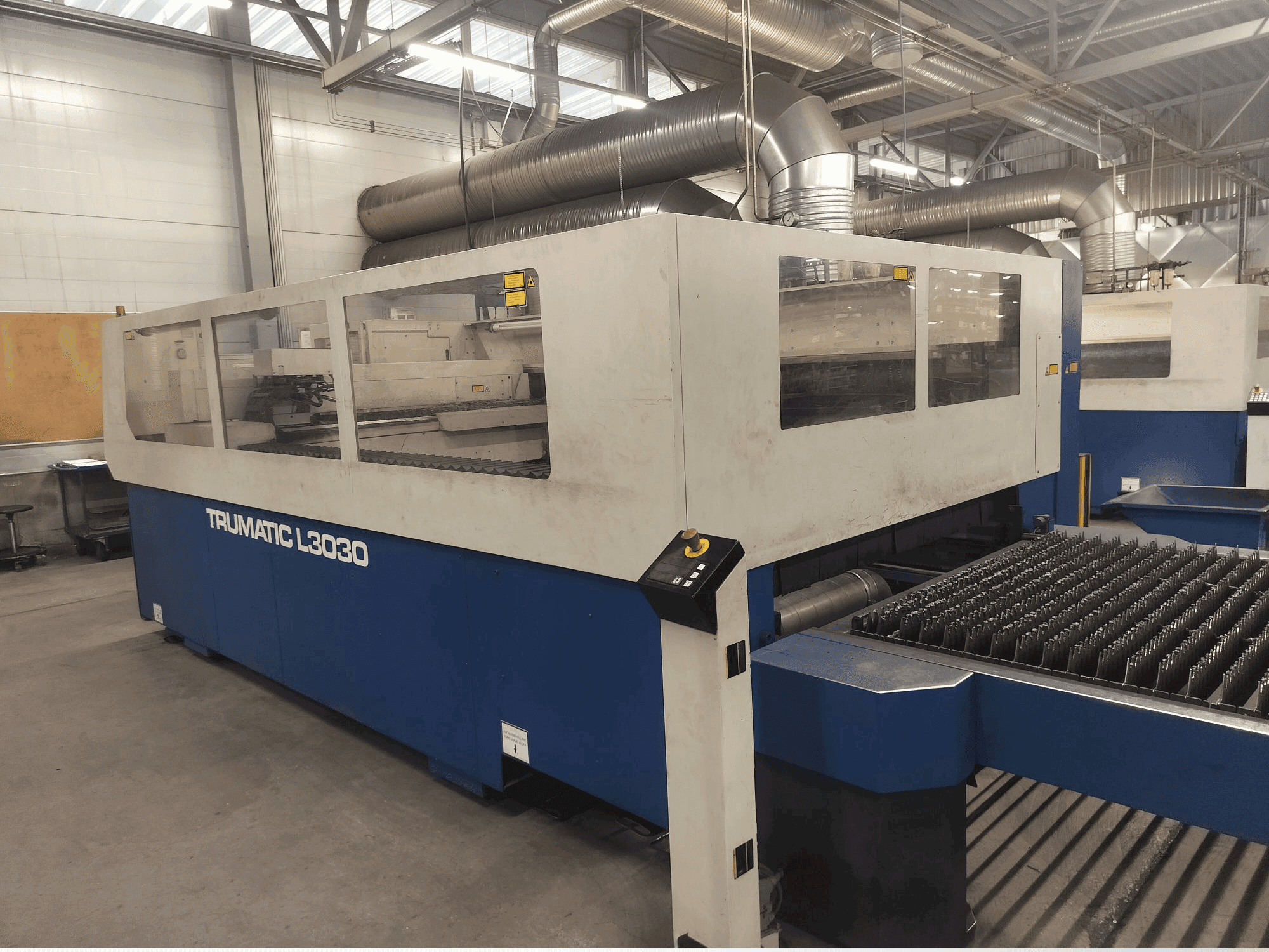 Koneen TRUMPF Trumatic L3030 etunäkymä