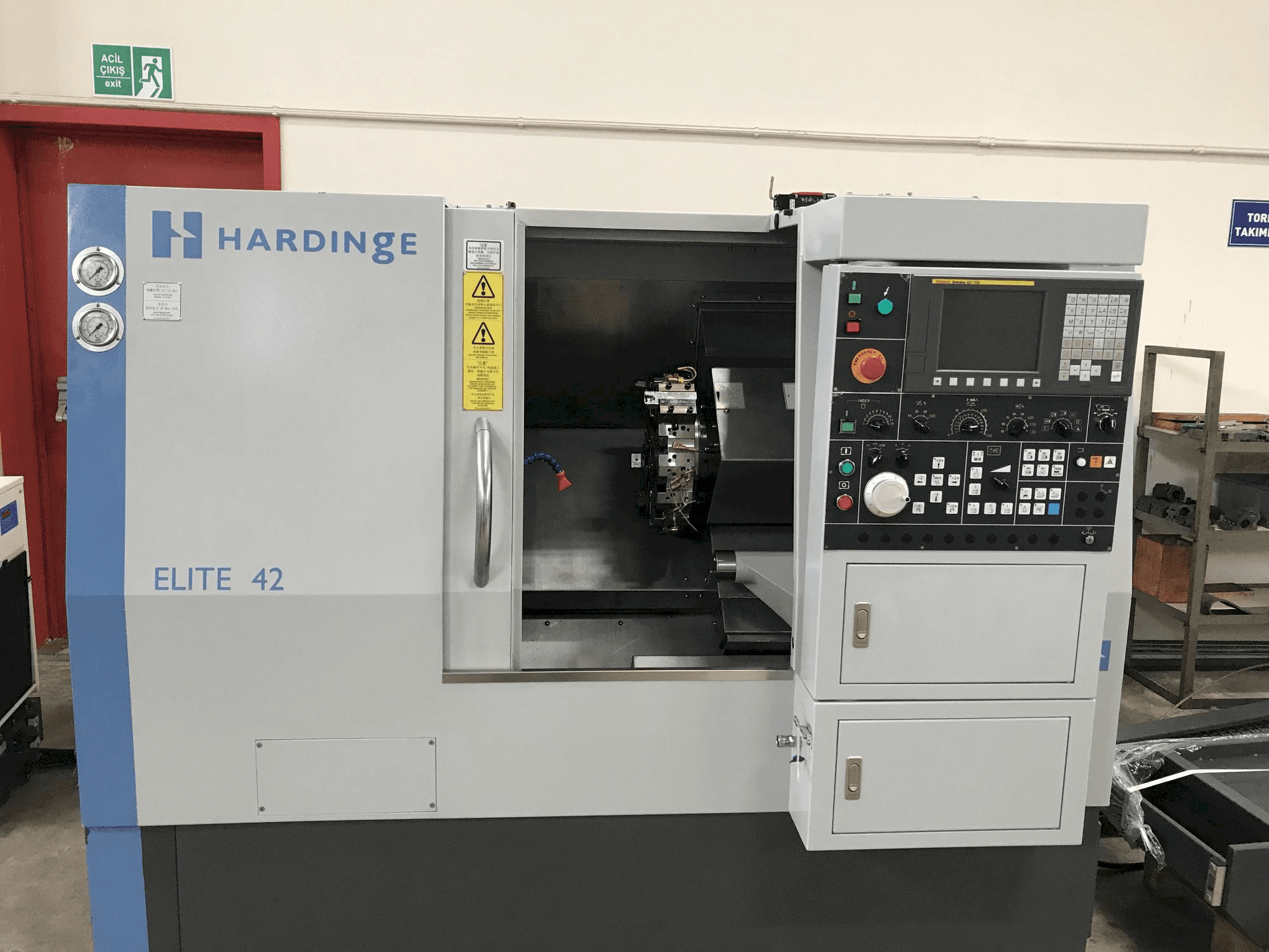 Koneen HARDINGE Elite 42 etunäkymä