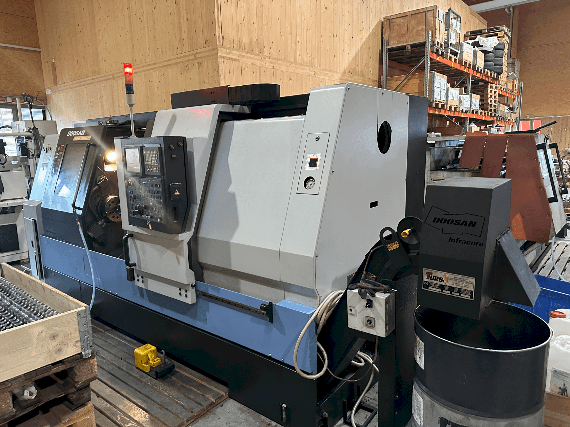 Koneen DOOSAN Puma 2500XLY etunäkymä