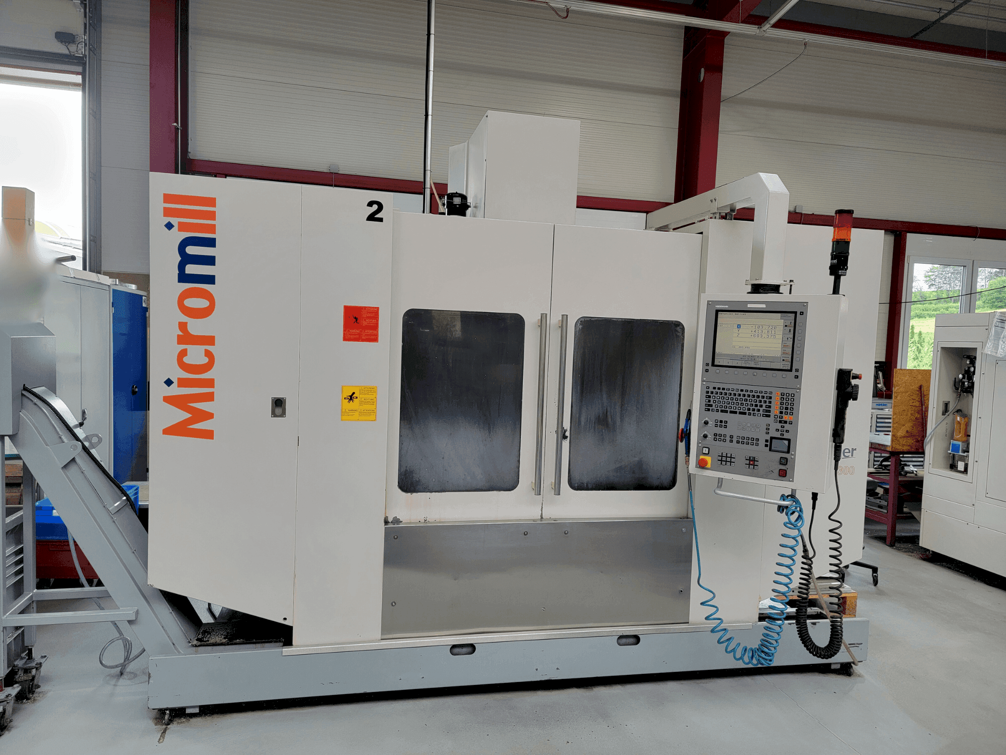 Koneen BUFFALO Micromill VMC 1300 etunäkymä