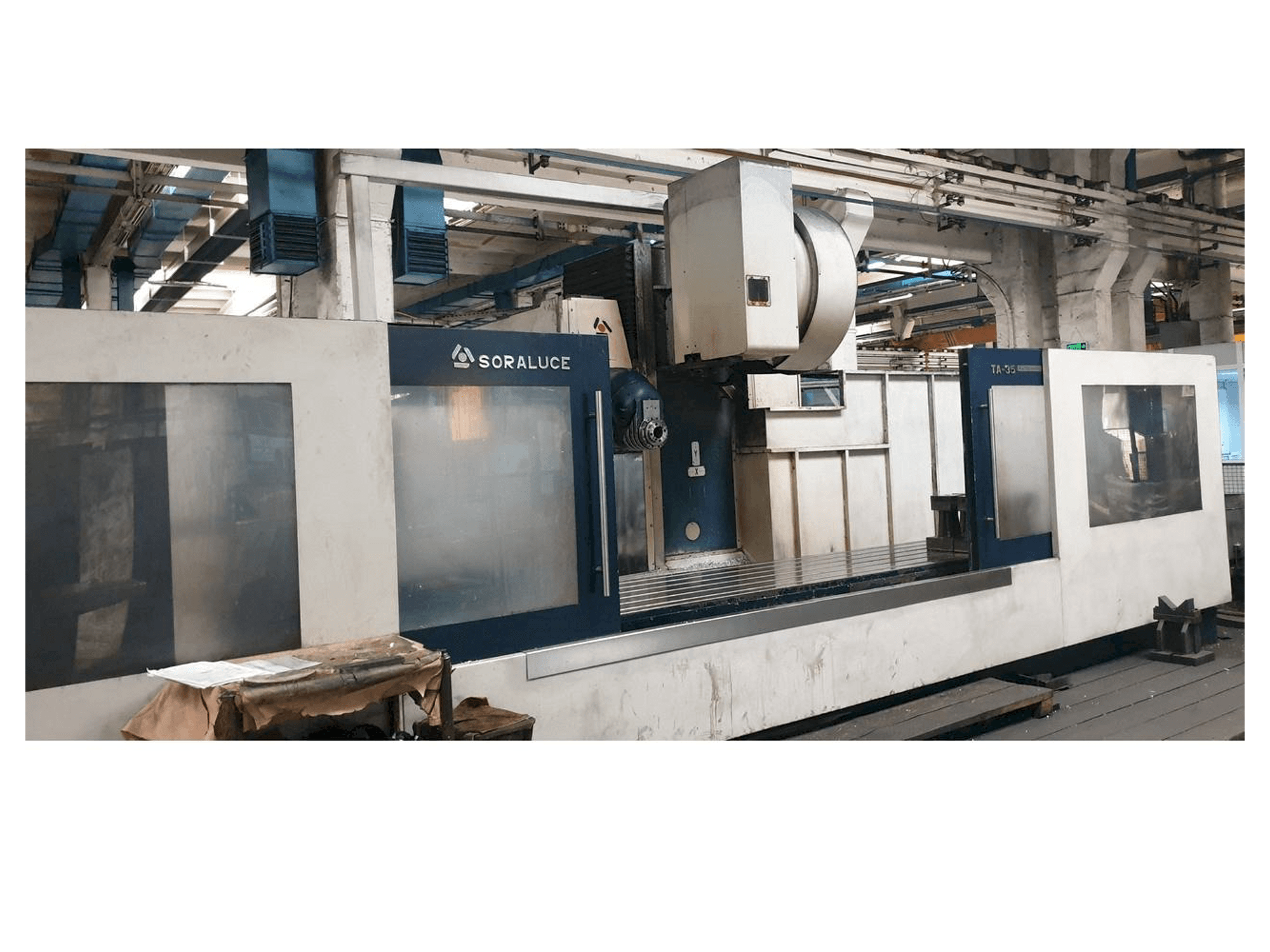 Koneen Soraluce TA 35 etunäkymä