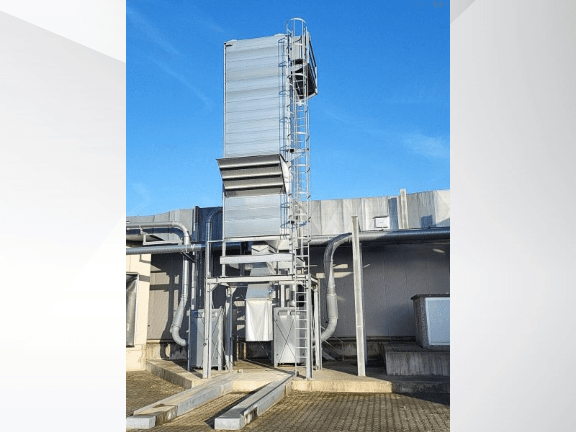 SCHUKO Solo-160-2323/30/182/BD -puutyökone edestä katsottuna, jossa näkyy metallirakenne ja kulkutikkaat.