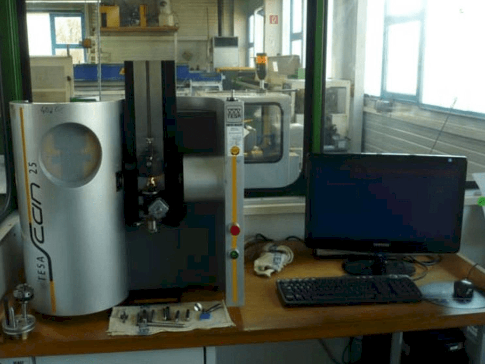 Koneen TESA Scan 25 etunäkymä