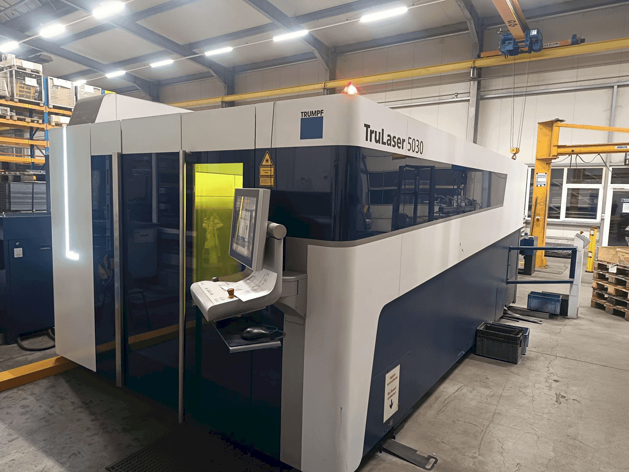 Koneen TRUMPF Trulaser 5030 Fiber etunäkymä