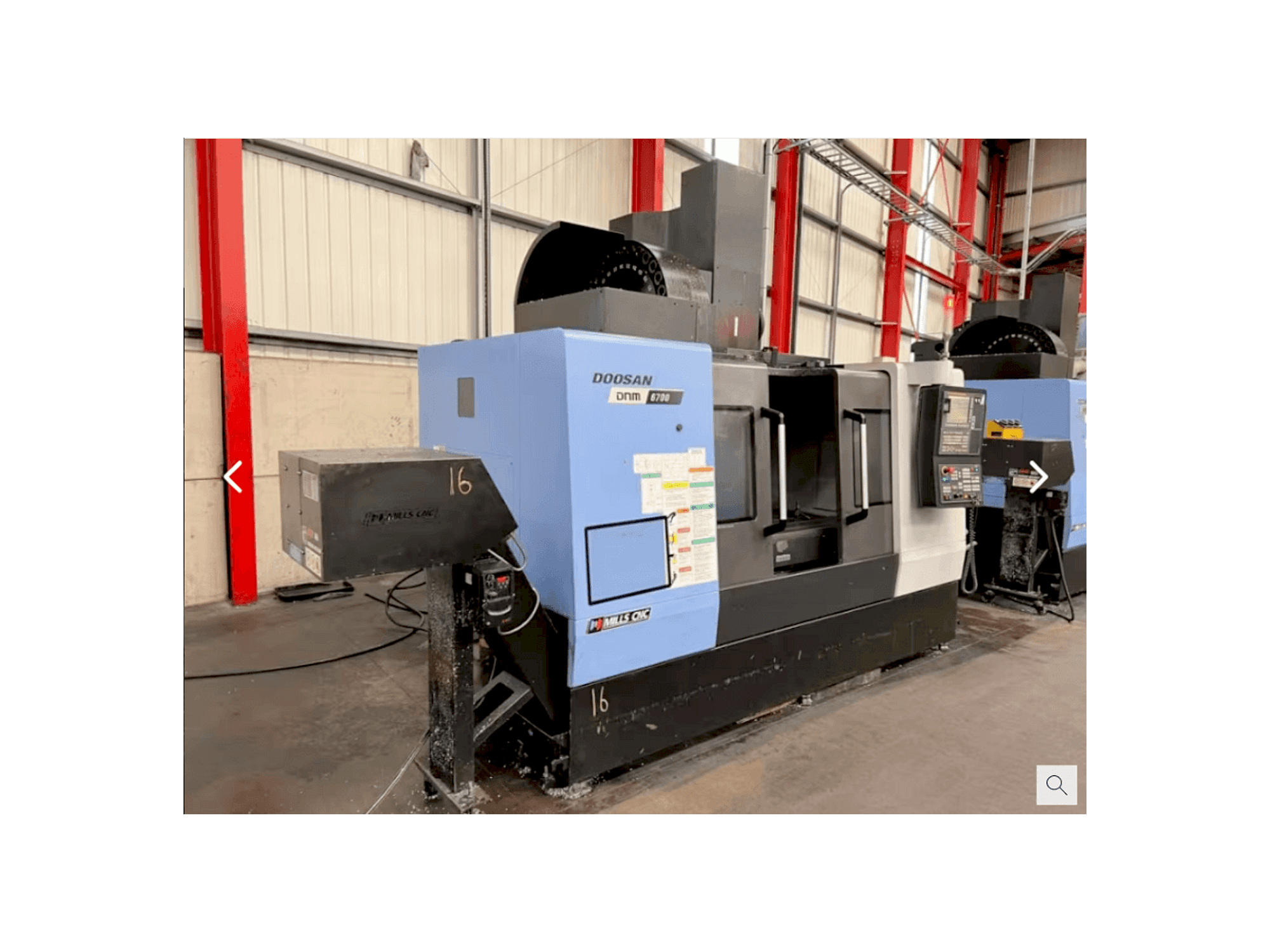 Koneen Doosan DNM 6700 etunäkymä