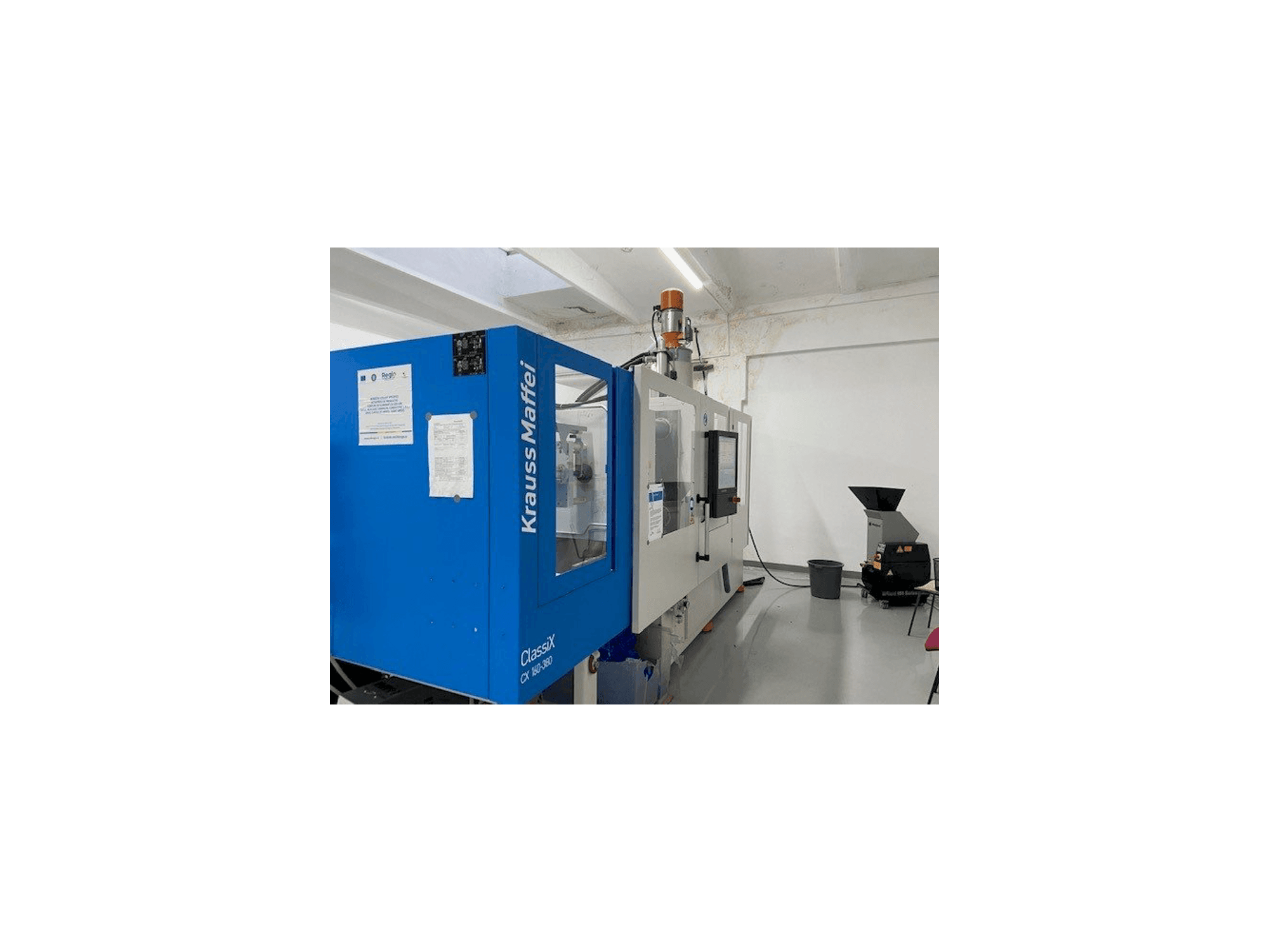 Koneen Krauss Maffei ClassiX CX 160-380 vasemman sivun näkymä