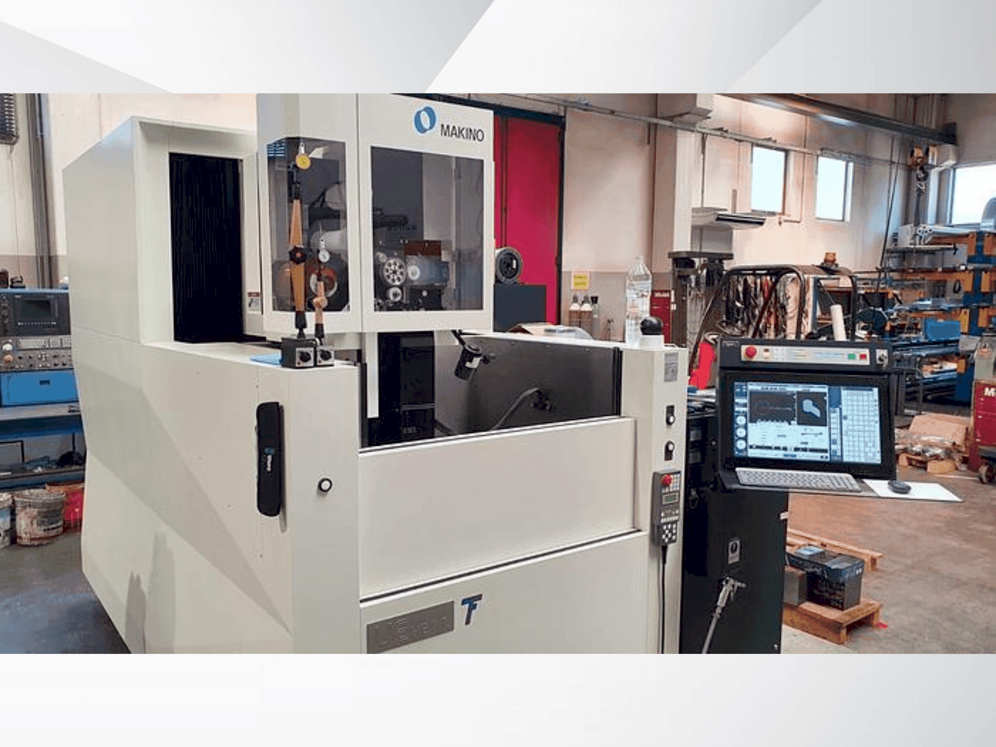 Koneen Makino U6 HEAT etunäkymä