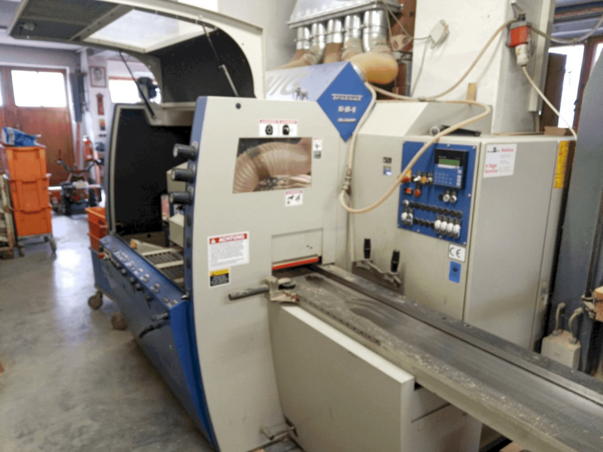 Koneen WEINIG / DIMTER Unimat 500 etunäkymä