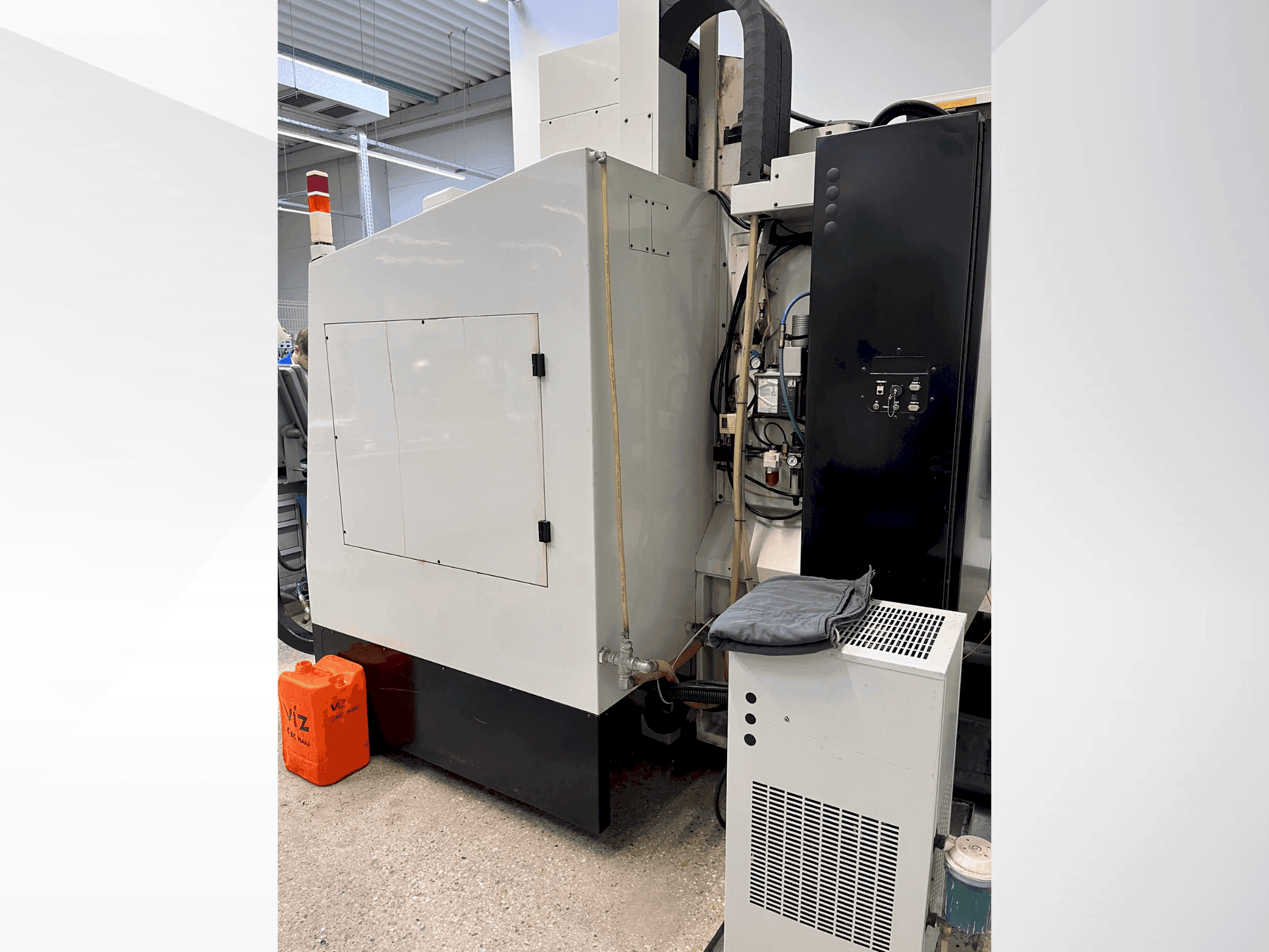 Koneen Hurco VMX24S takanäkymä