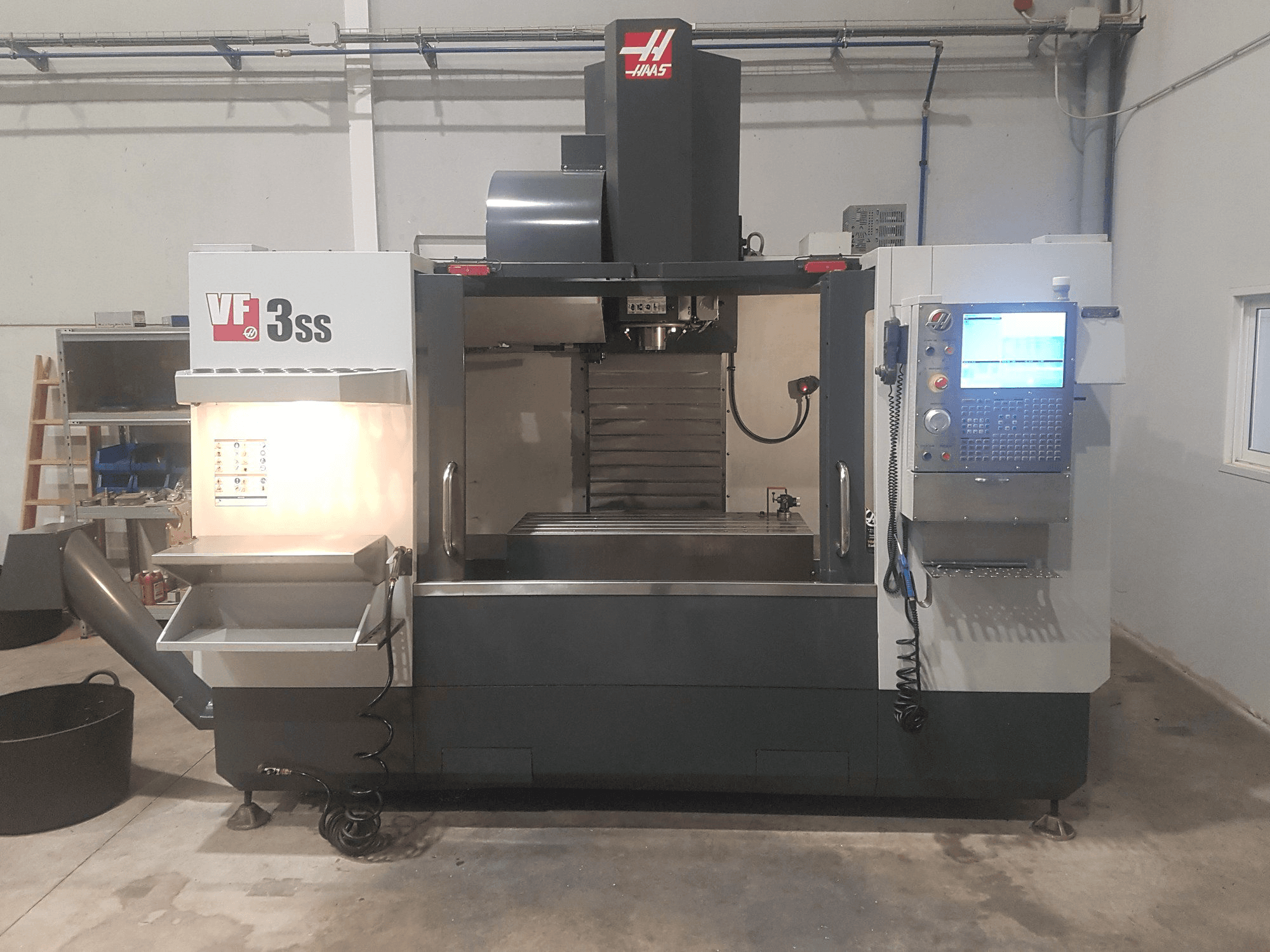 Koneen HAAS VF- 3SS etunäkymä