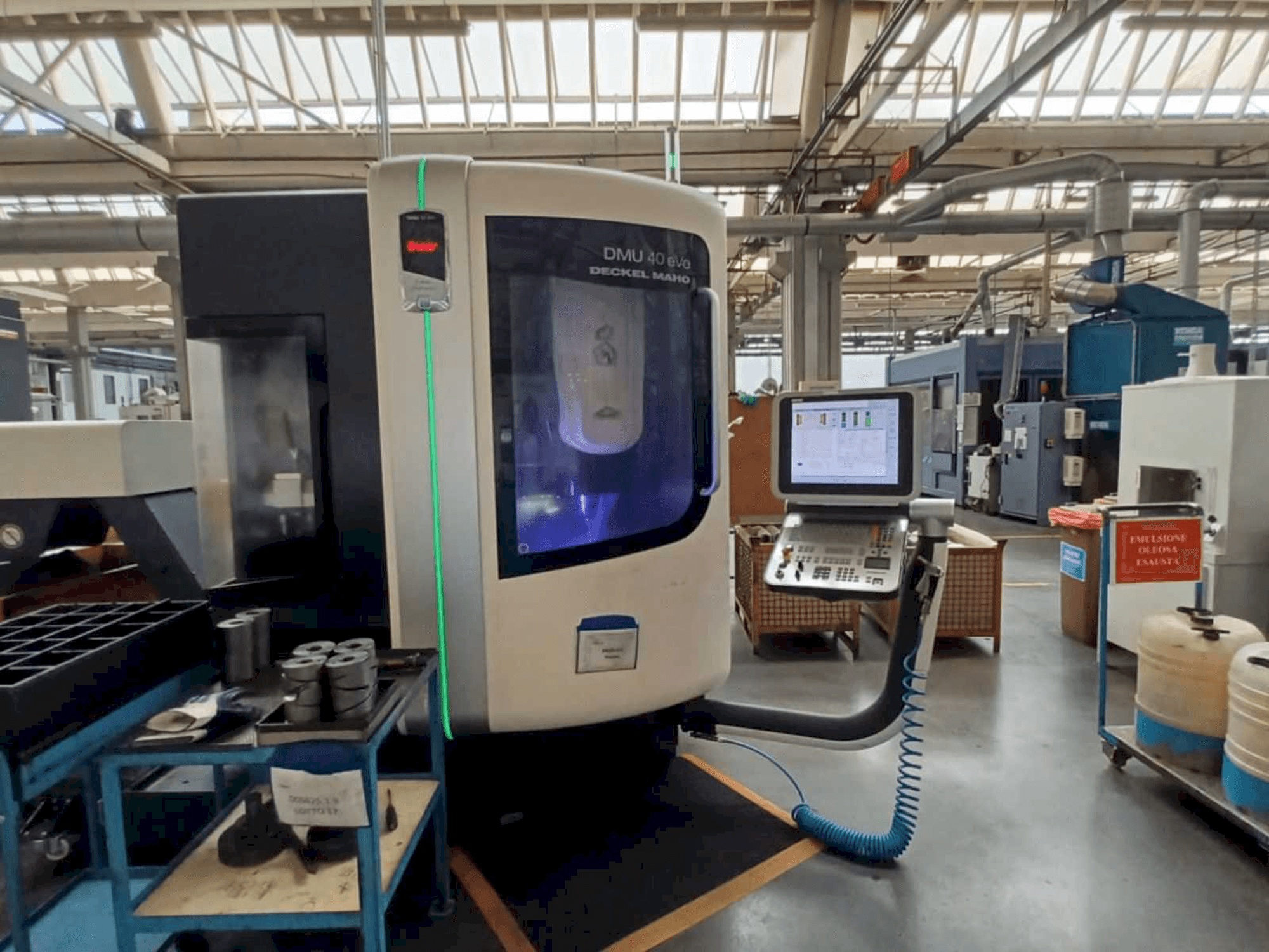 Koneen DMG DMU 40 evo etunäkymä