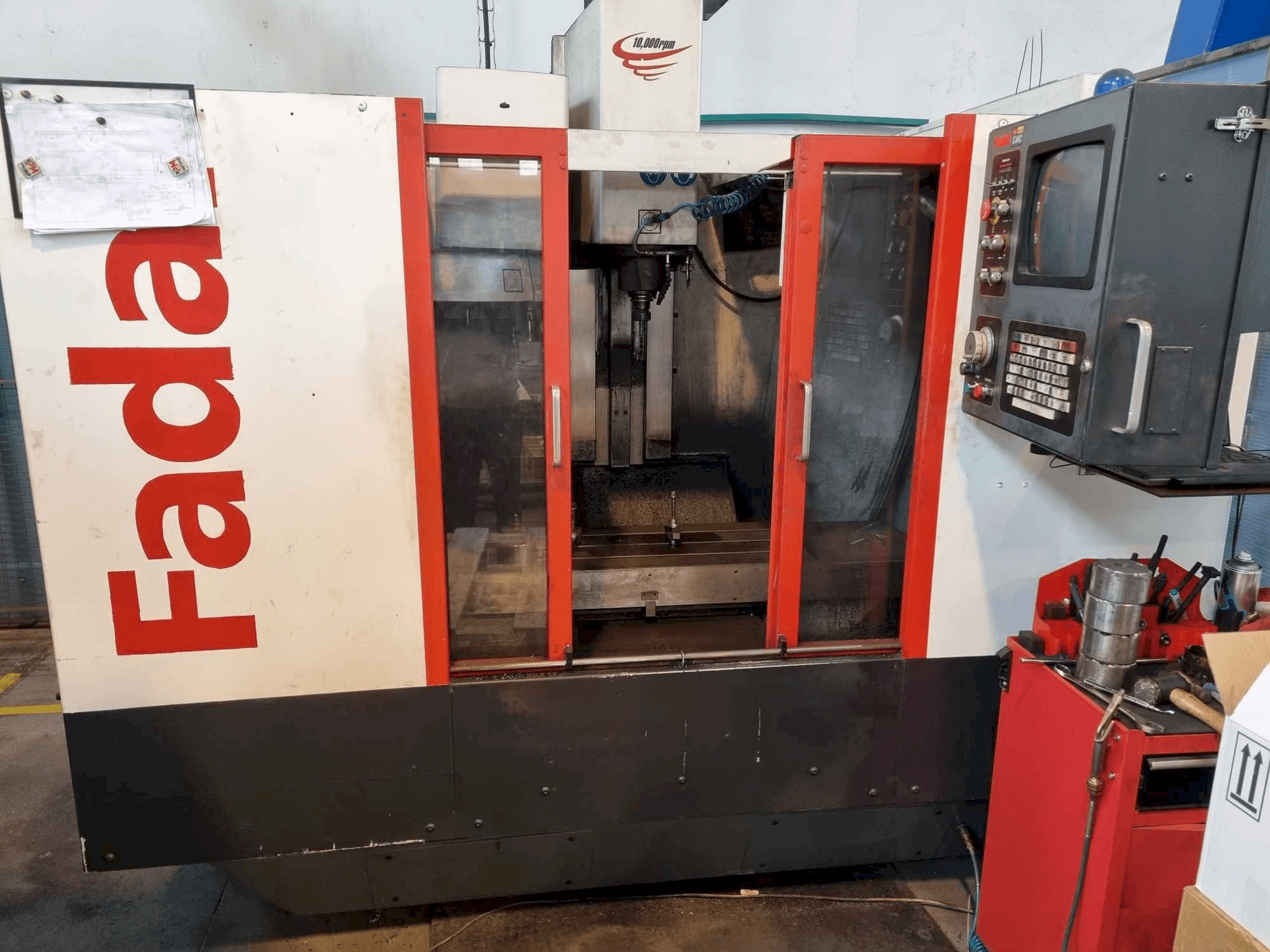 Koneen FADAL VMC 3016 etunäkymä
