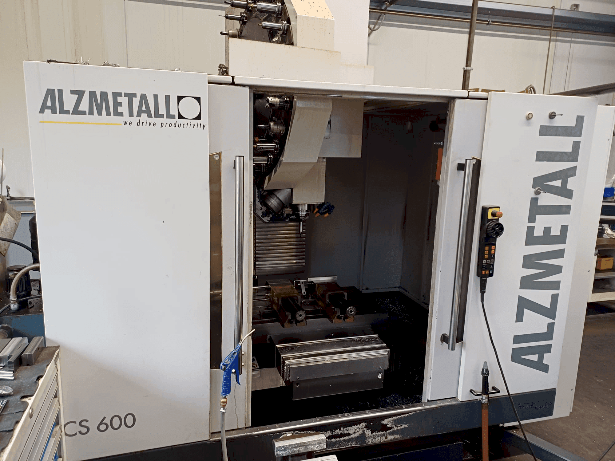 Koneen Alzmetall CS 600/3 etunäkymä