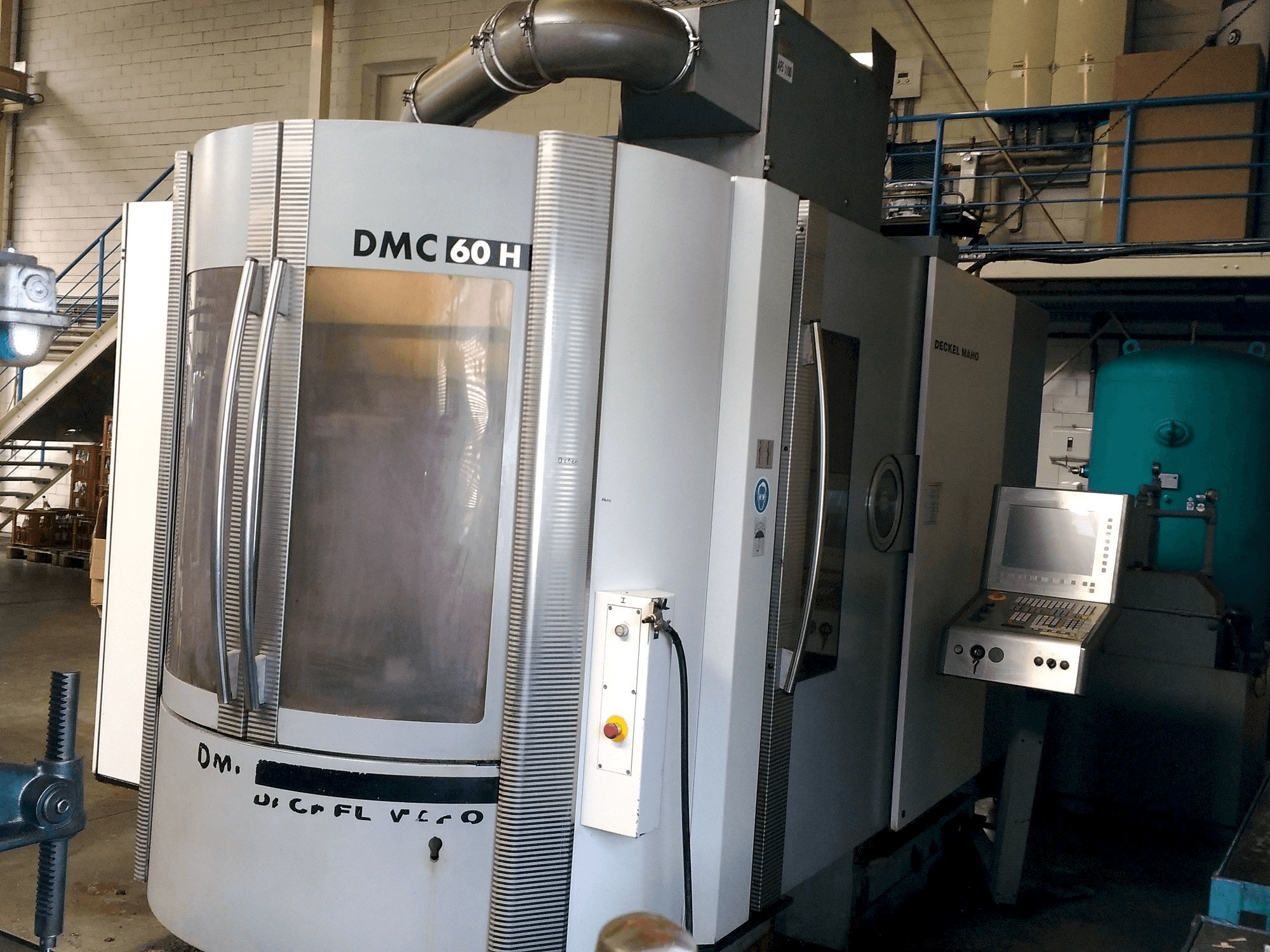 Koneen DECKEL MAHO DMC 60H hi-dyn etunäkymä