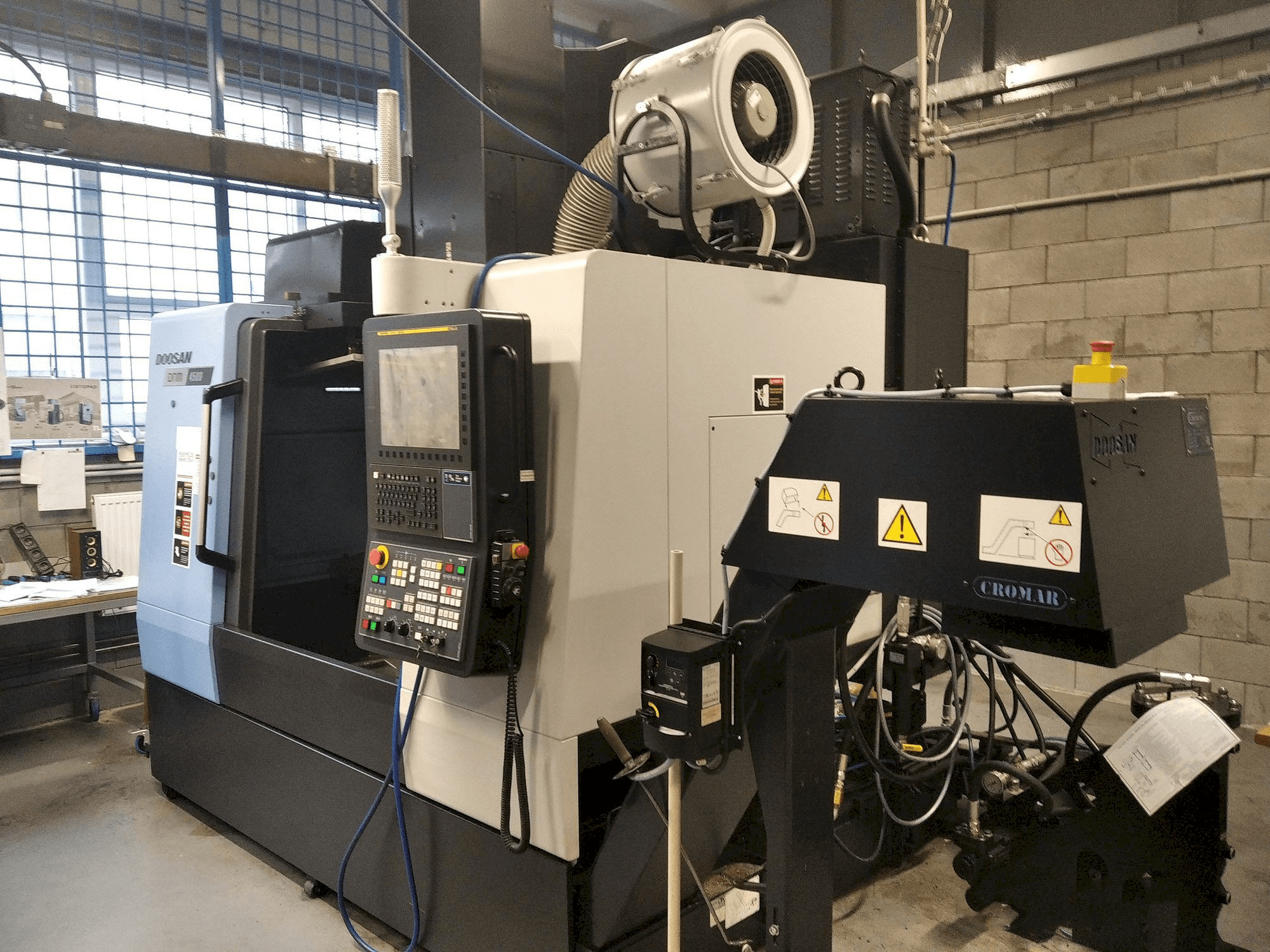 Koneen DOOSAN DNM 4500 etunäkymä