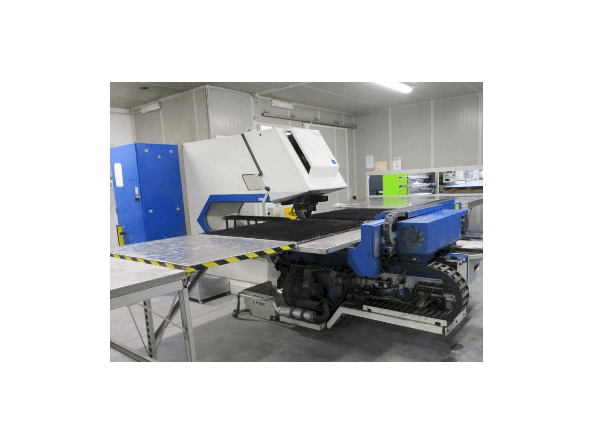 Koneen Trumpf Trumatic 2000R etunäkymä