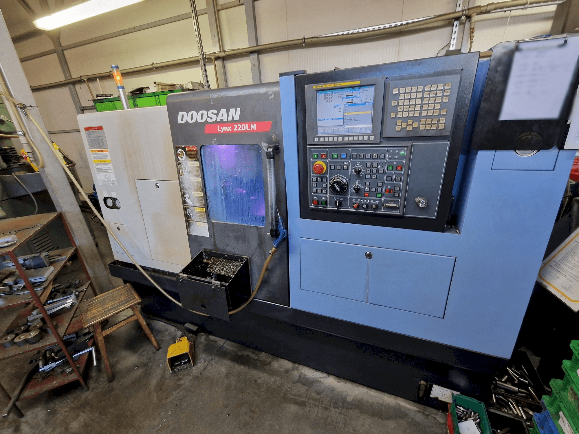 Koneen Doosan LYNX 220 LMC etunäkymä