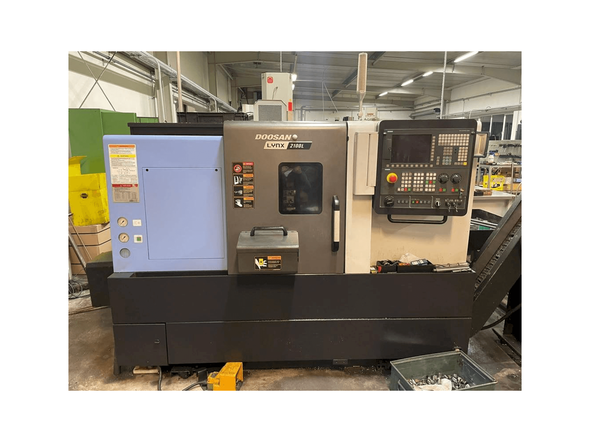 Koneen Doosan Lynx 2100LB etunäkymä