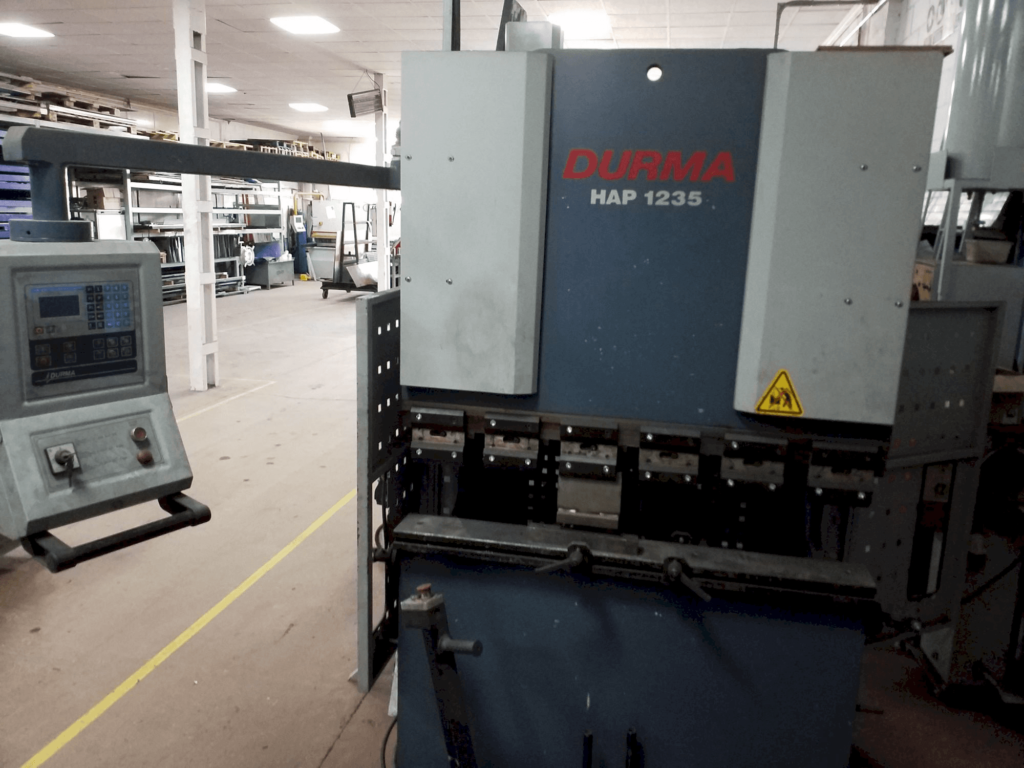 Koneen Durma HAP-1235 etunäkymä