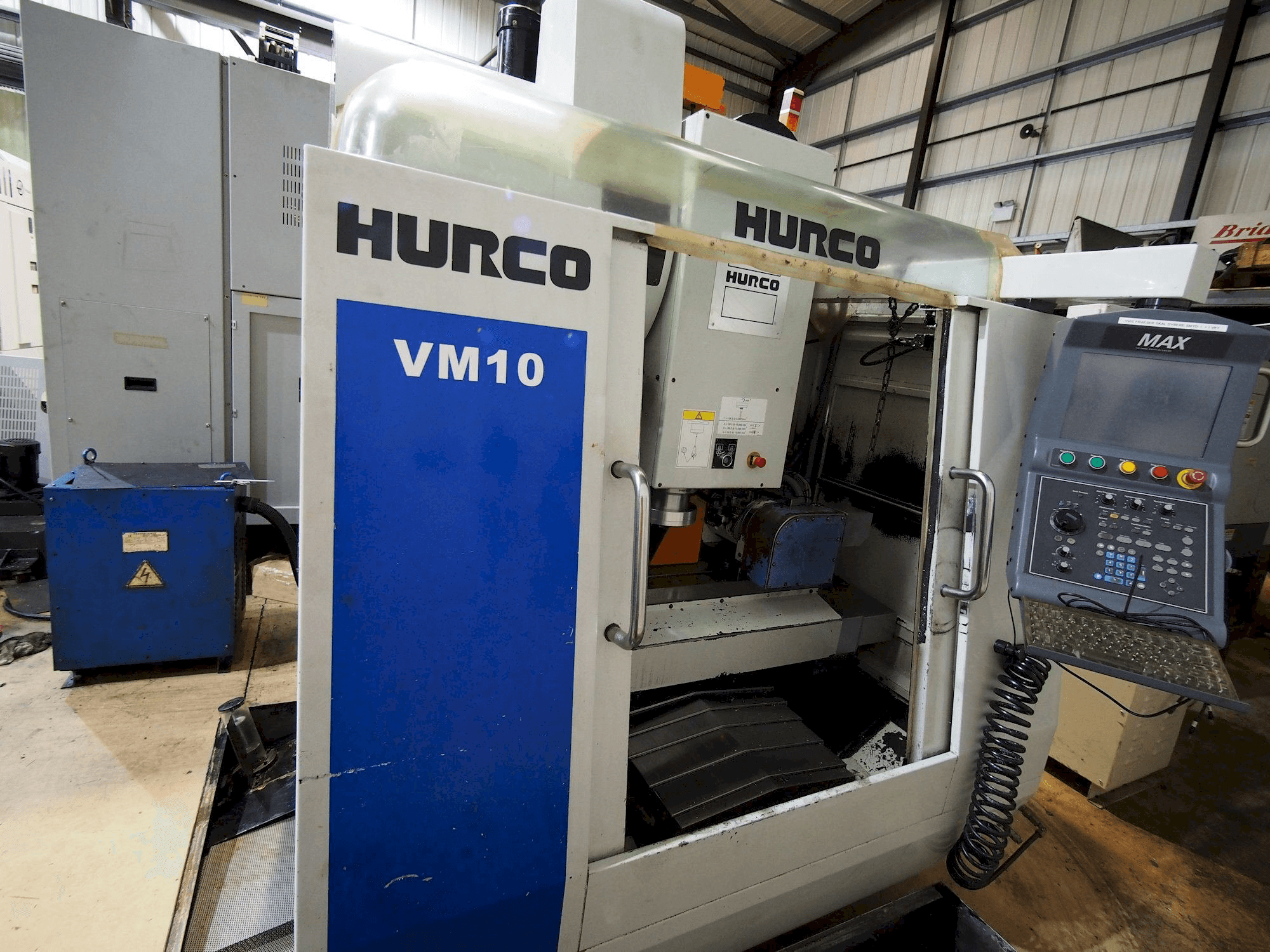 Koneen Hurco VM10 etunäkymä