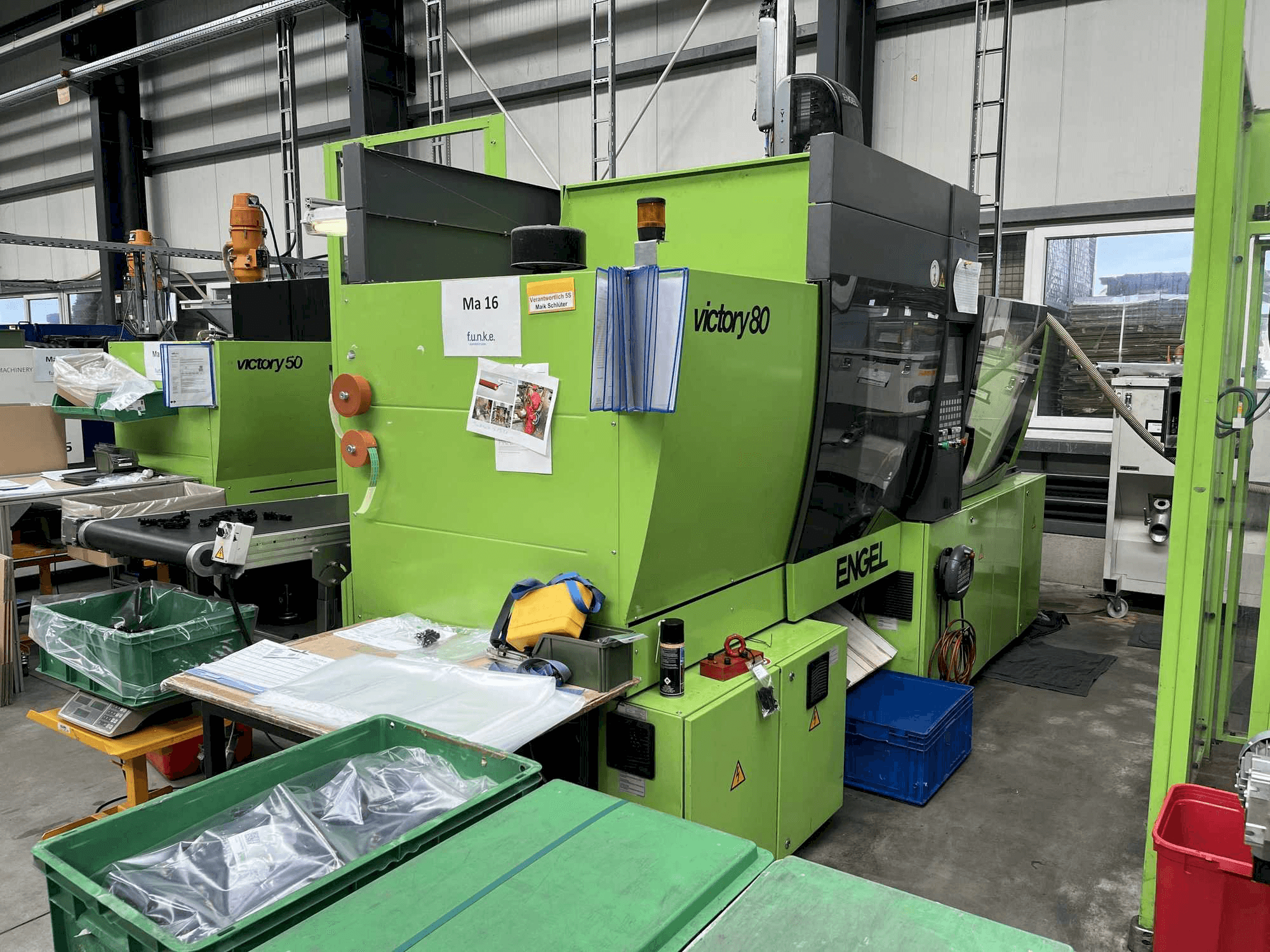 Koneen Engel VIC 330/80 TECH etunäkymä