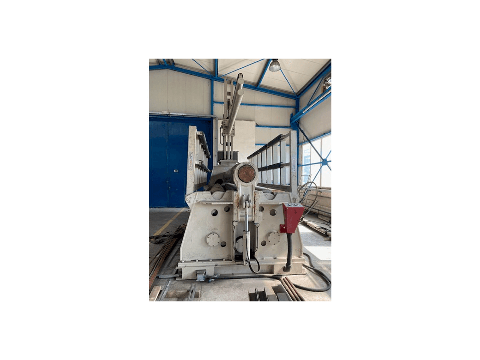 Koneen Akyapak AHS 4100/25 etunäkymä