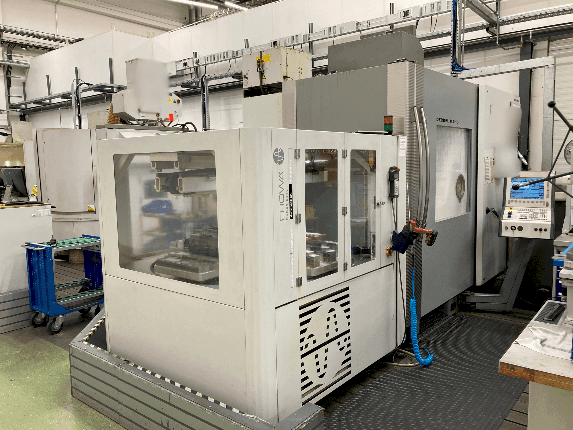 Koneen DECKEL DMC 75V linear etunäkymä