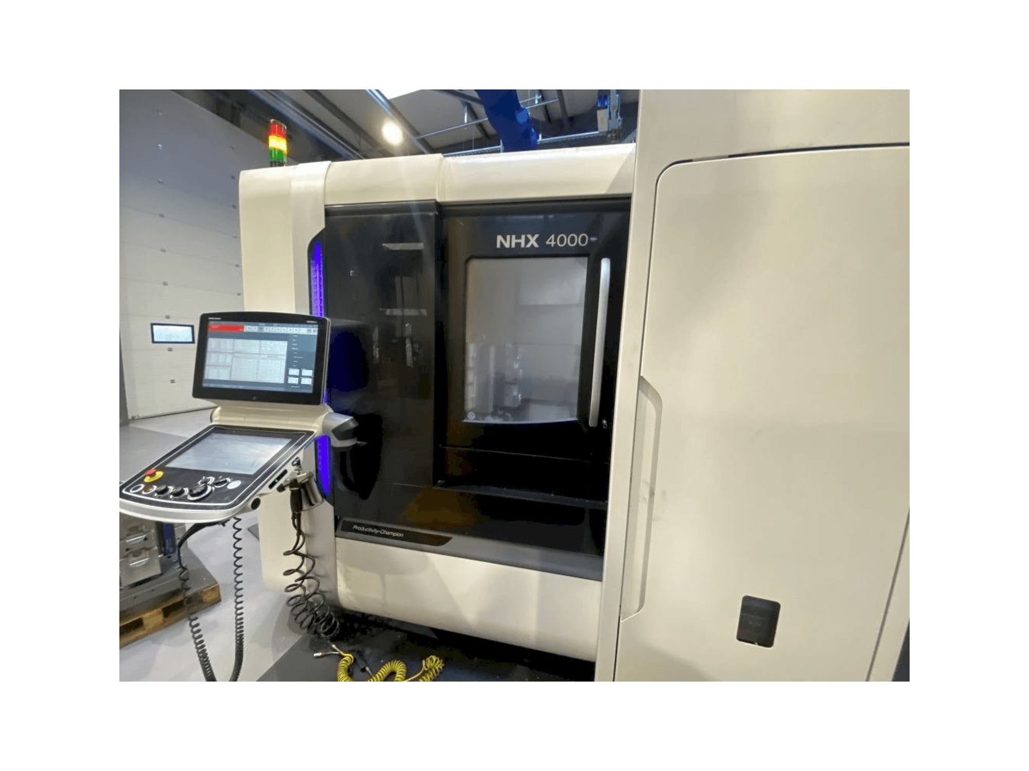 Koneen DMG MORI NHX 4000 etunäkymä