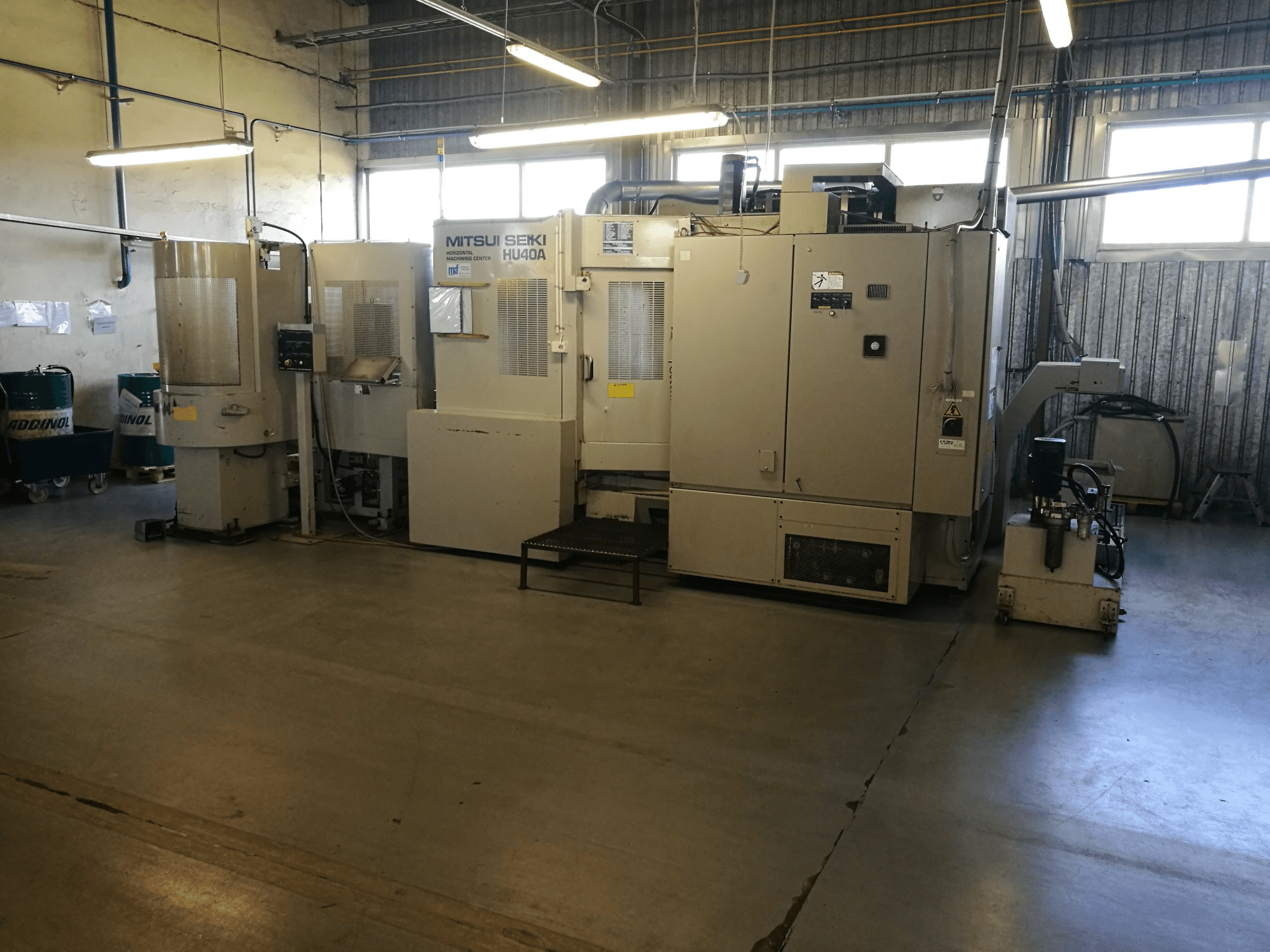 Koneen 1 Mitsui Seiki etunäkymä HU40A