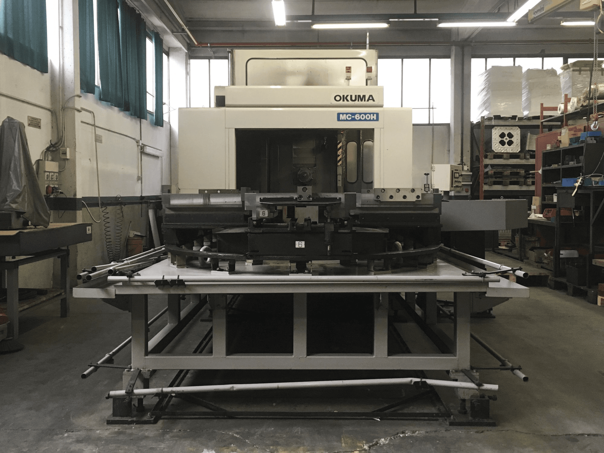Koneen Okuma etunäkymä MC-600H