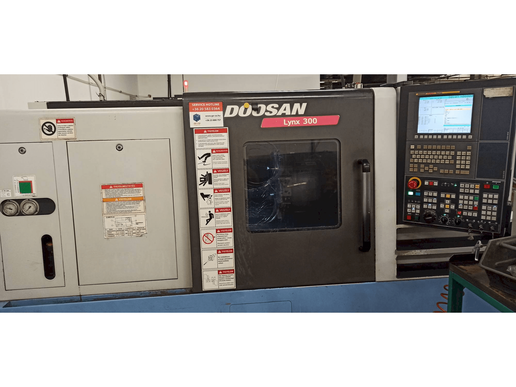 Koneen Doosan Lynx 300 etunäkymä