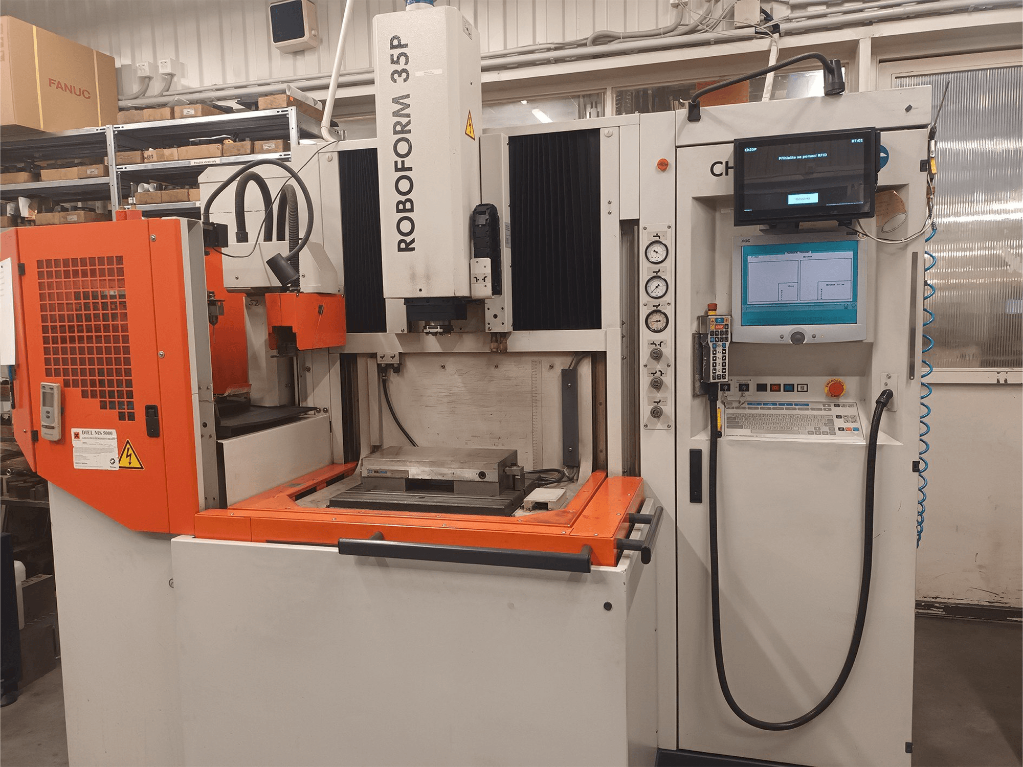 Koneen CHARMILLES ROBOFORM 35P etunäkymä