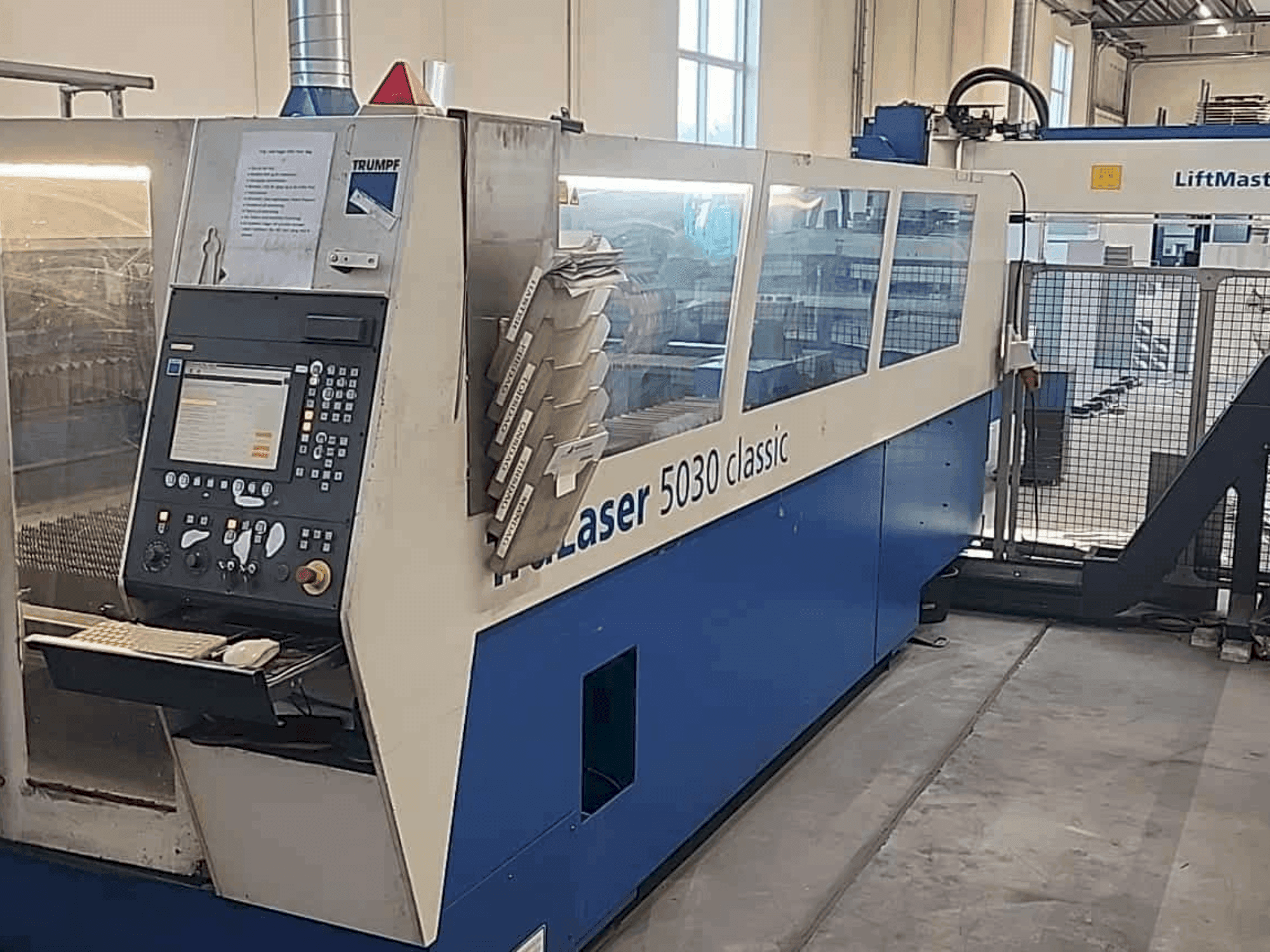 Koneen TRUMPF TruLaser 5030 classic etunäkymä