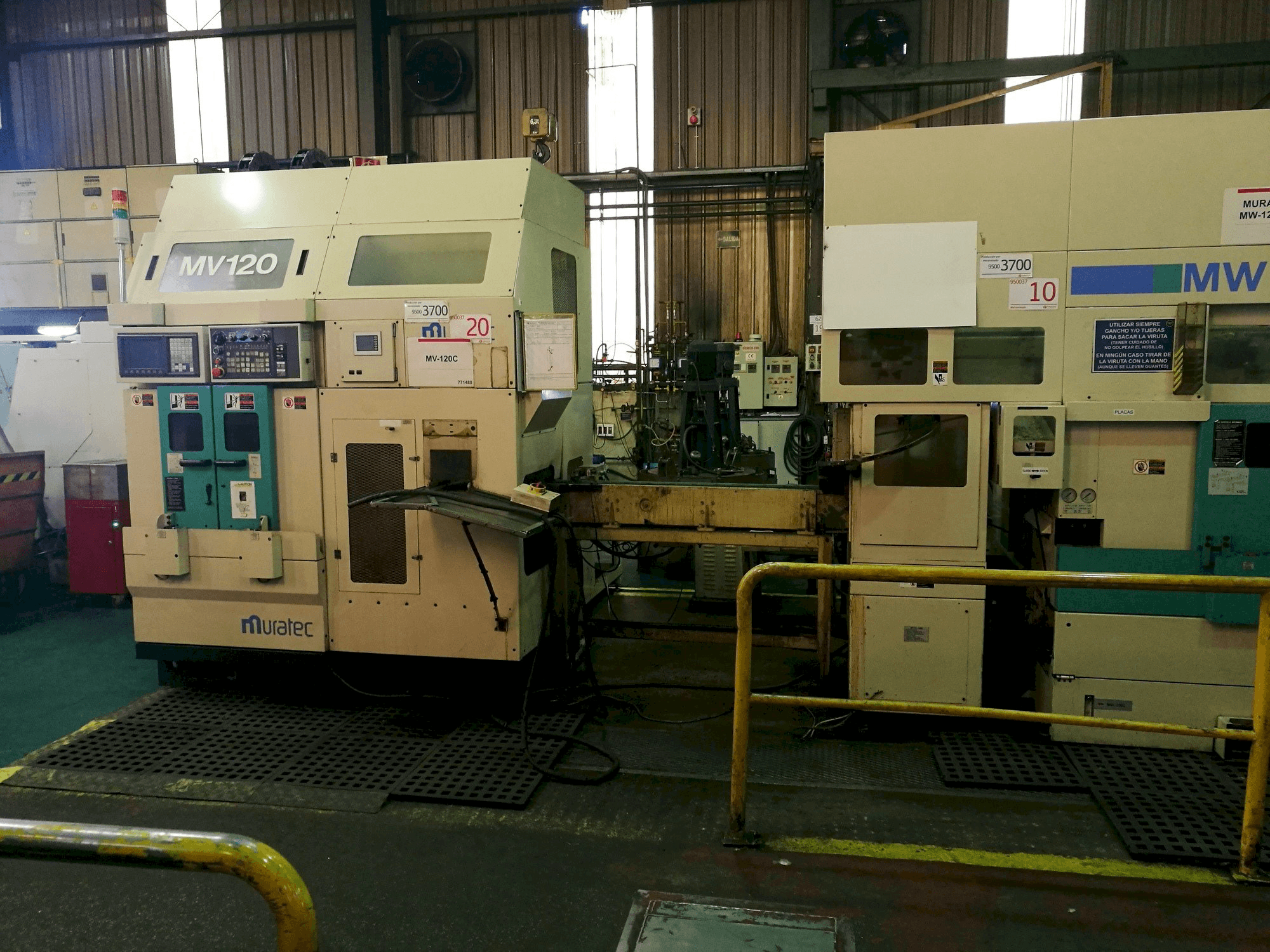 Koneen Muratec MV120 etunäkymä