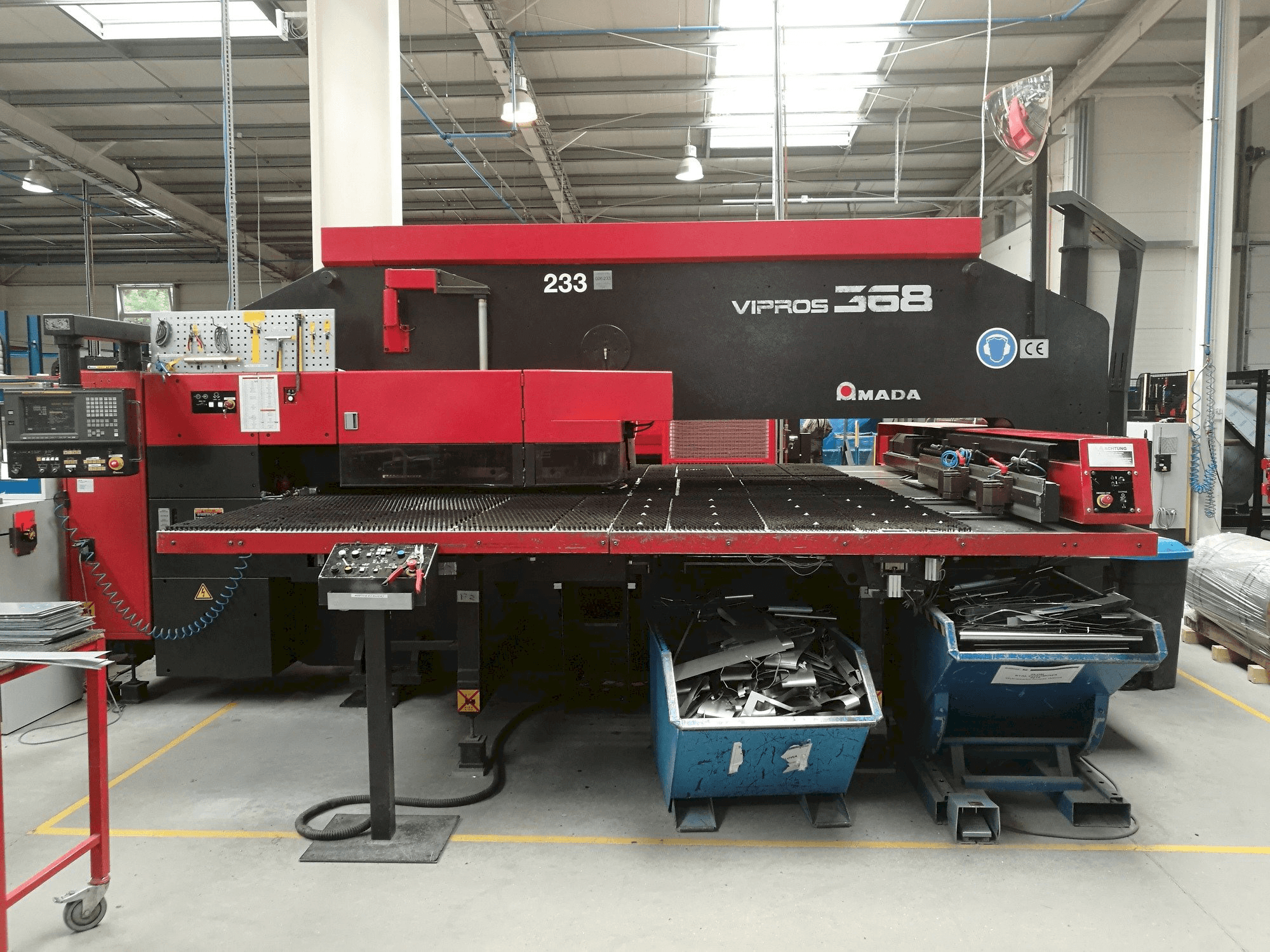 Koneen AMADA VIPROS 368 King etunäkymä