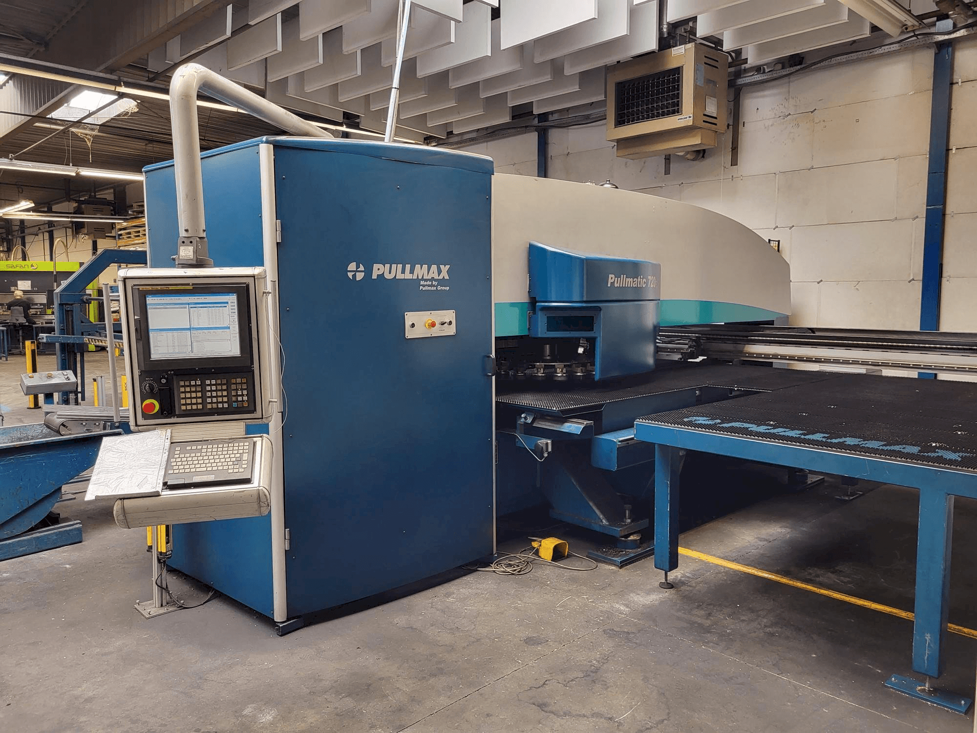 Koneen Pullmax 720 etunäkymä