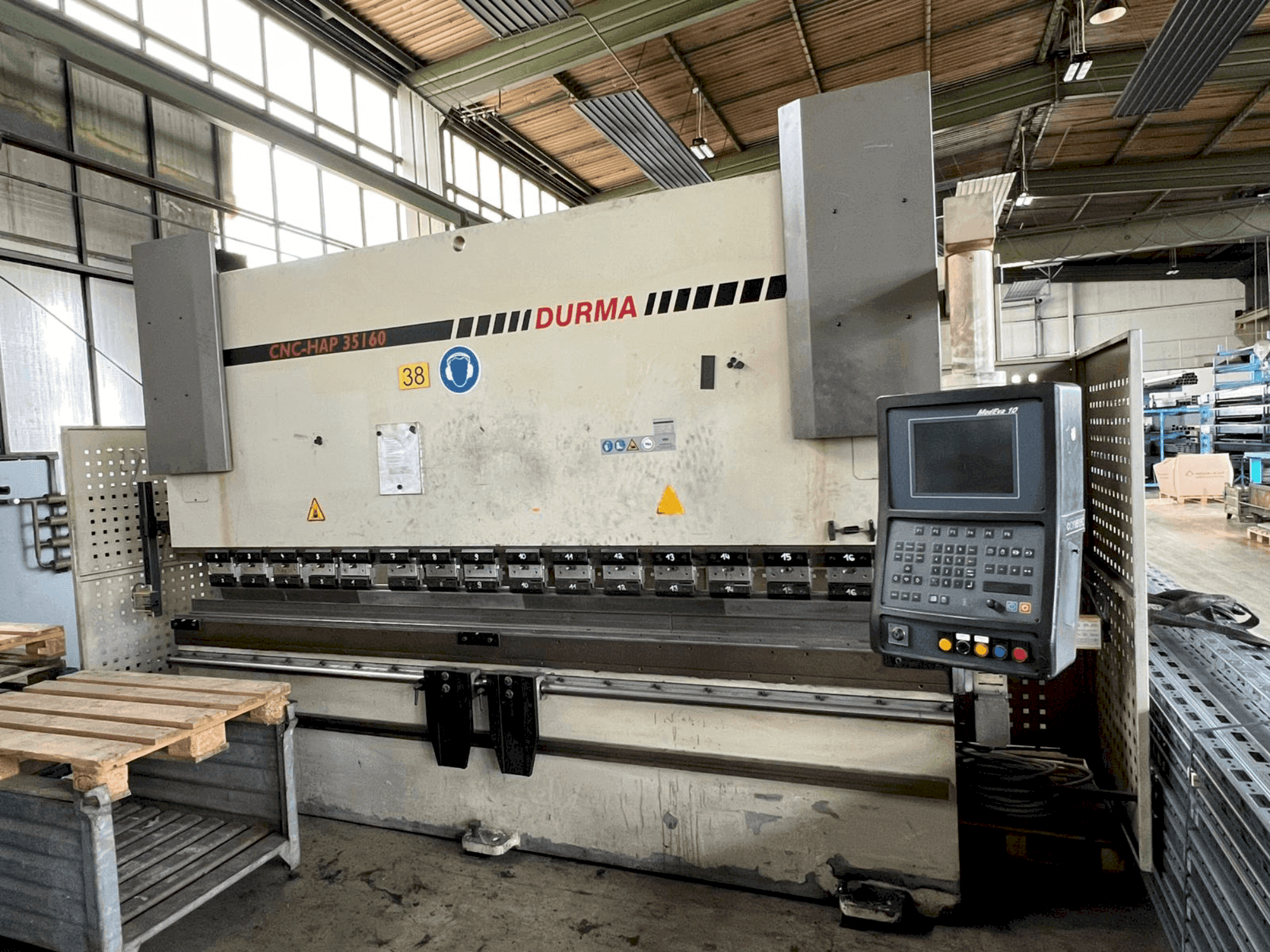 Koneen Durma CNC HAP 35160 etunäkymä