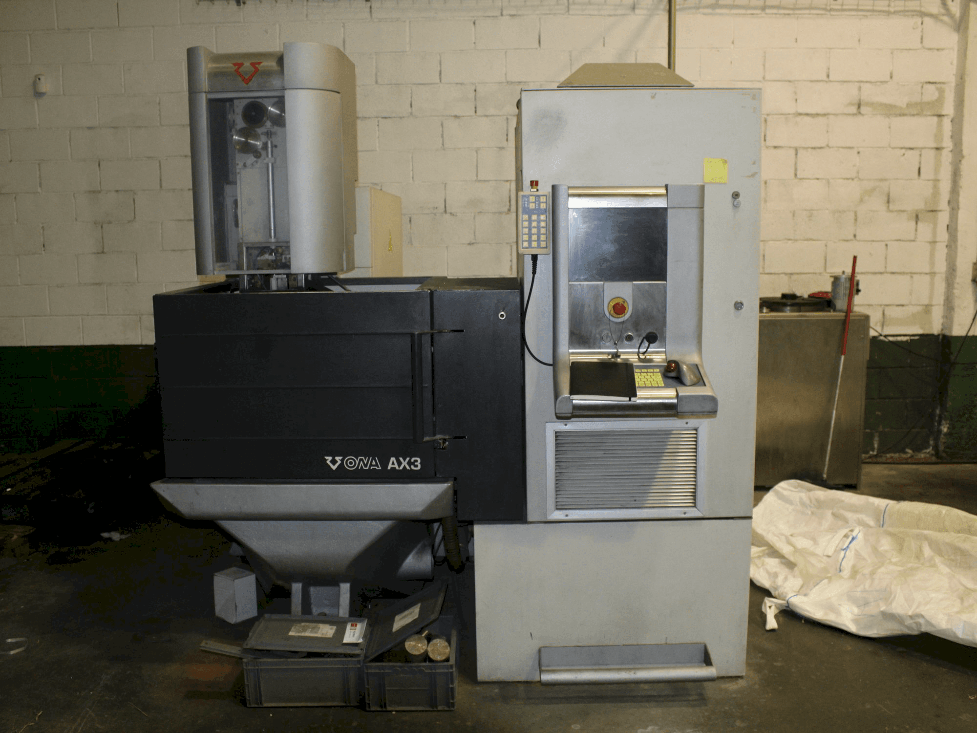Koneen ONA AX3 etunäkymä