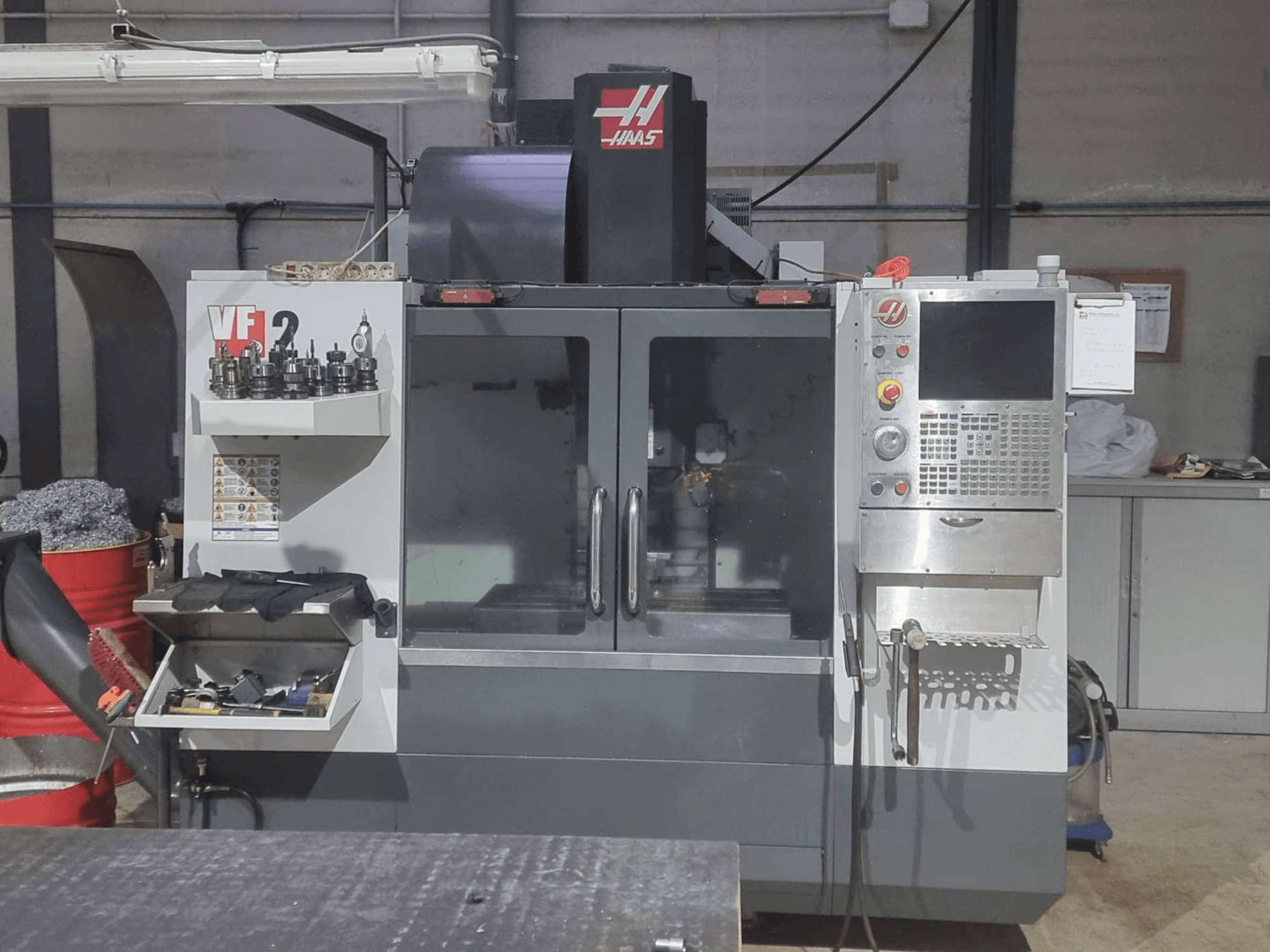 Koneen HAAS VF-2 etunäkymä