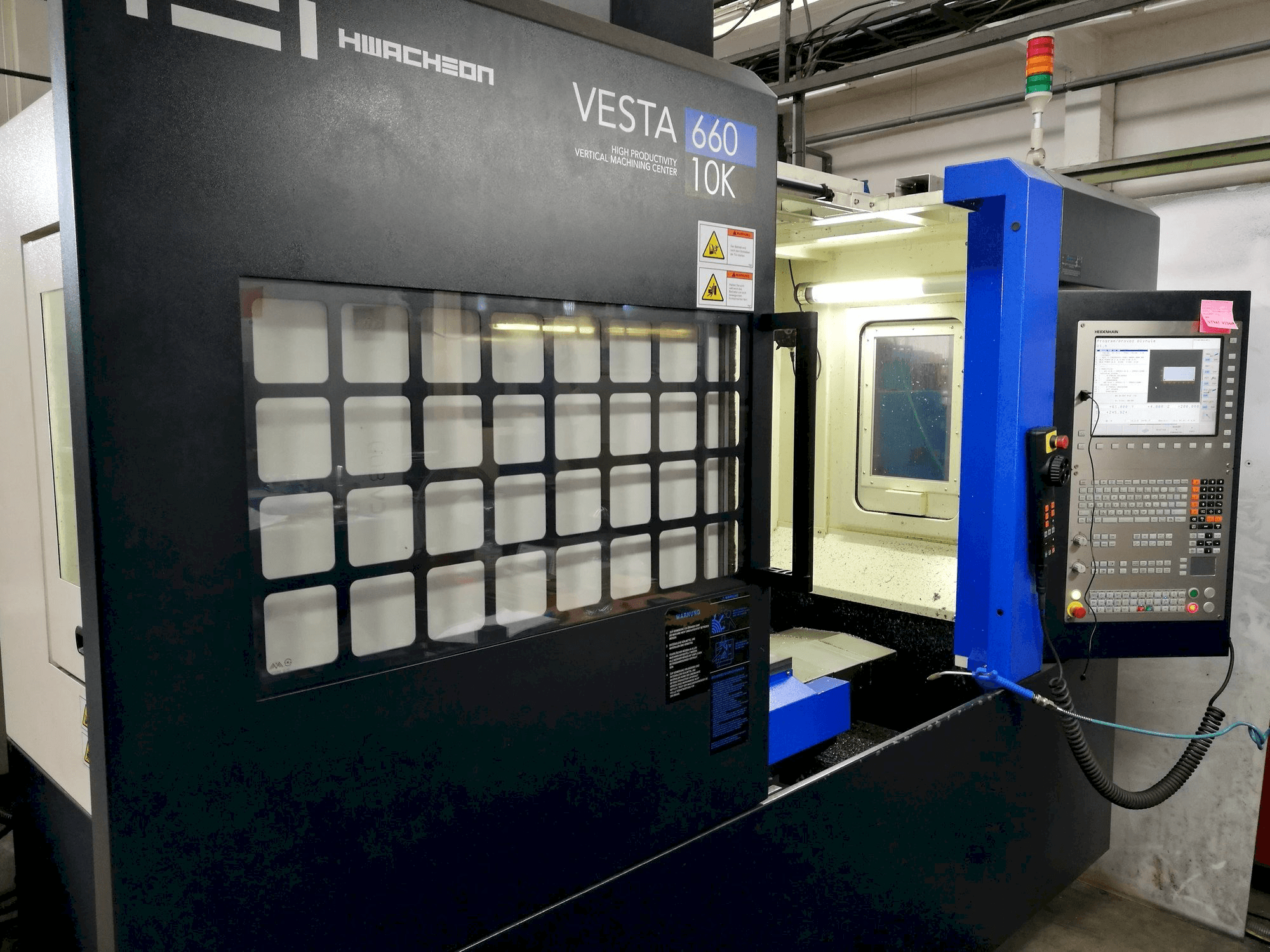 Koneen HWACHEON Vesta-600 etunäkymä
