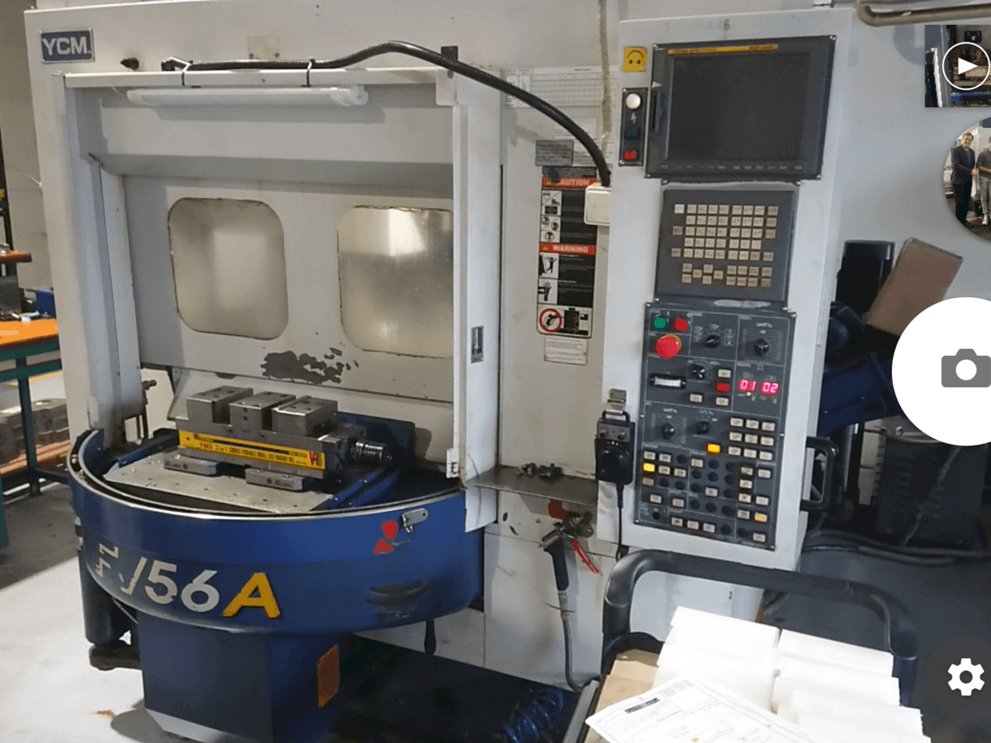 Koneen YCM FV56A etunäkymä