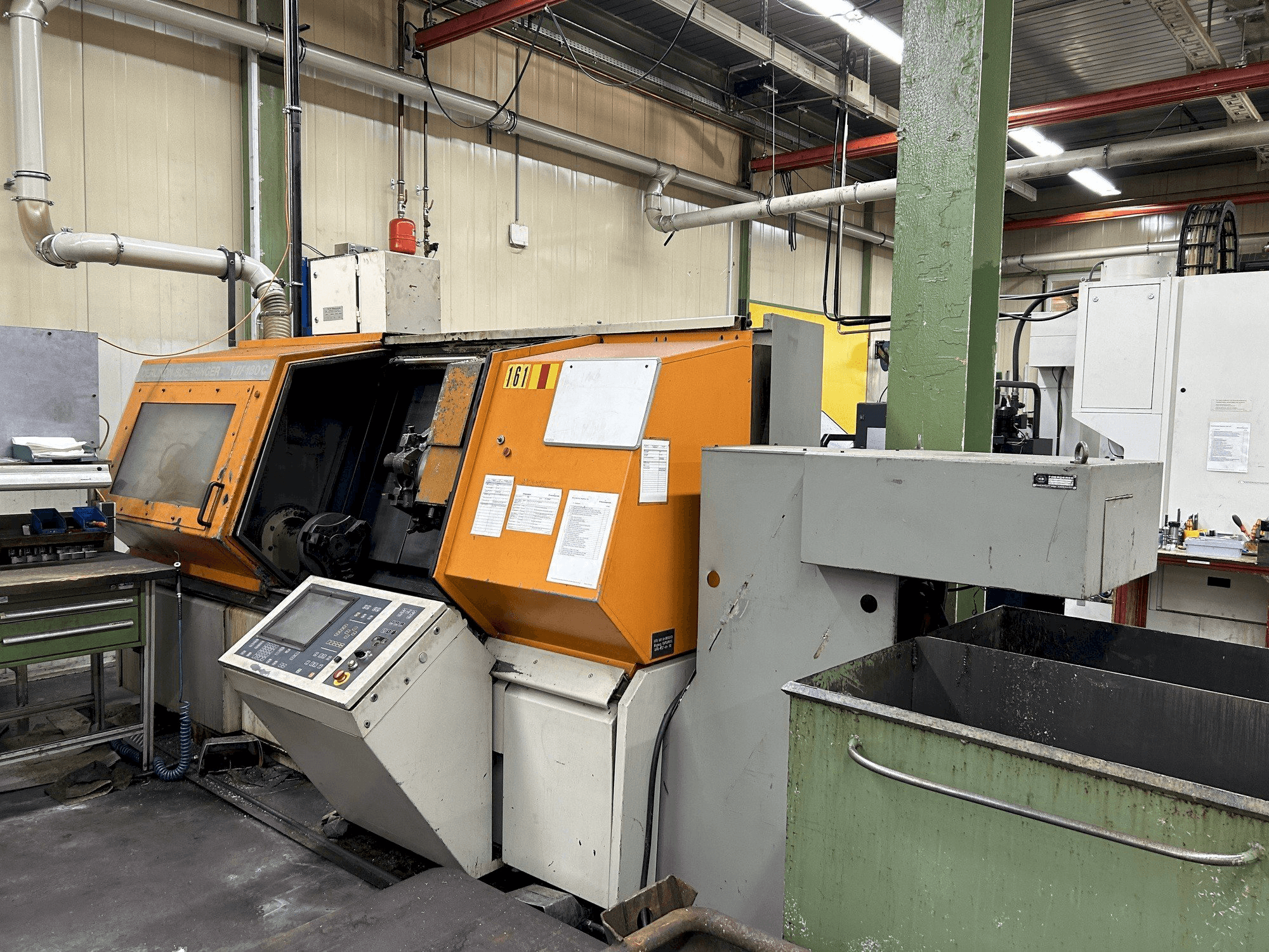 Koneen BOEHRINGER VDF 180 C-U oikea näkymä