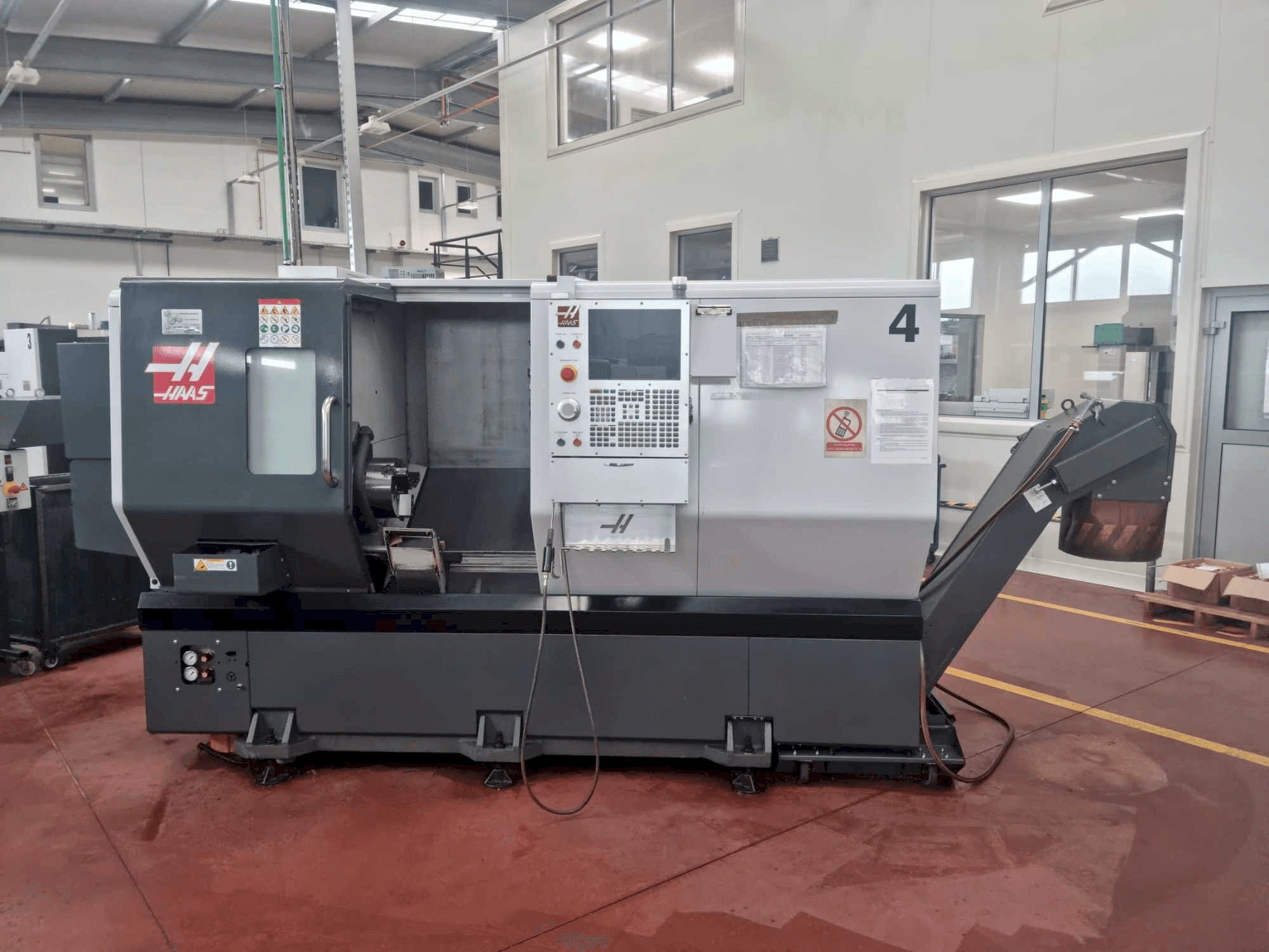 Koneen HAAS ST-30Y etunäkymä