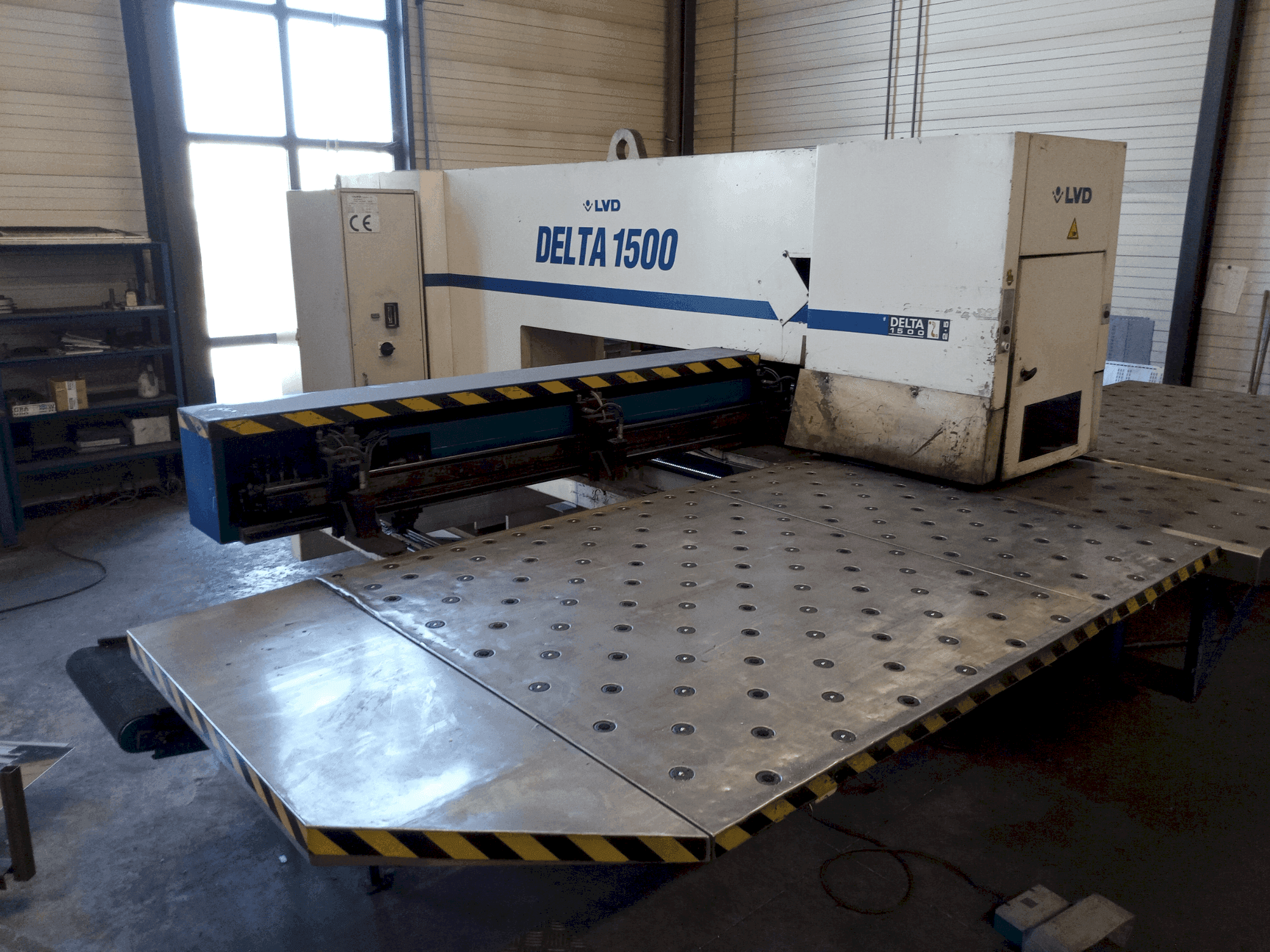 Koneen LVD DELTA 1500 LB etunäkymä