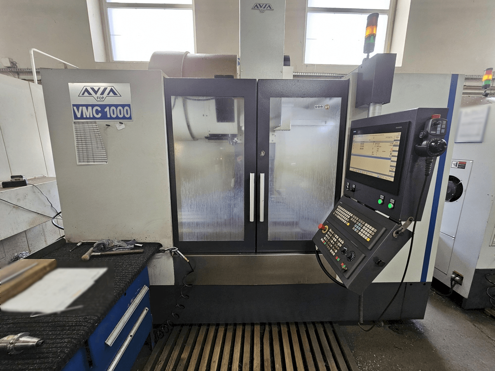Koneen Avia VMC 1000 etunäkymä