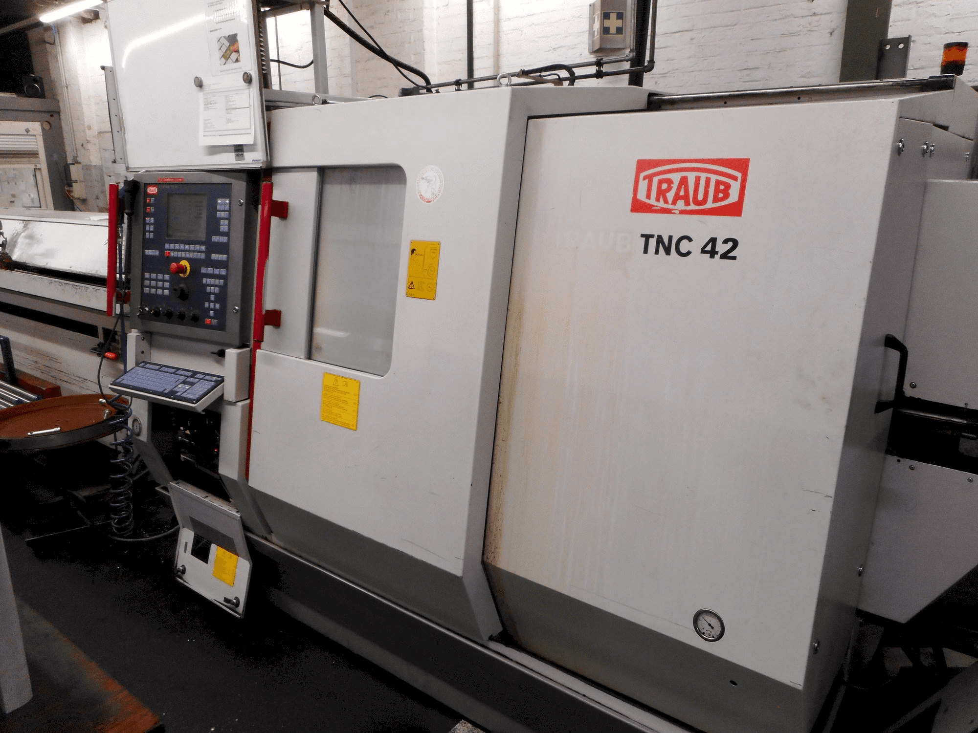 Koneen TRAUB TNC42/65 etunäkymä