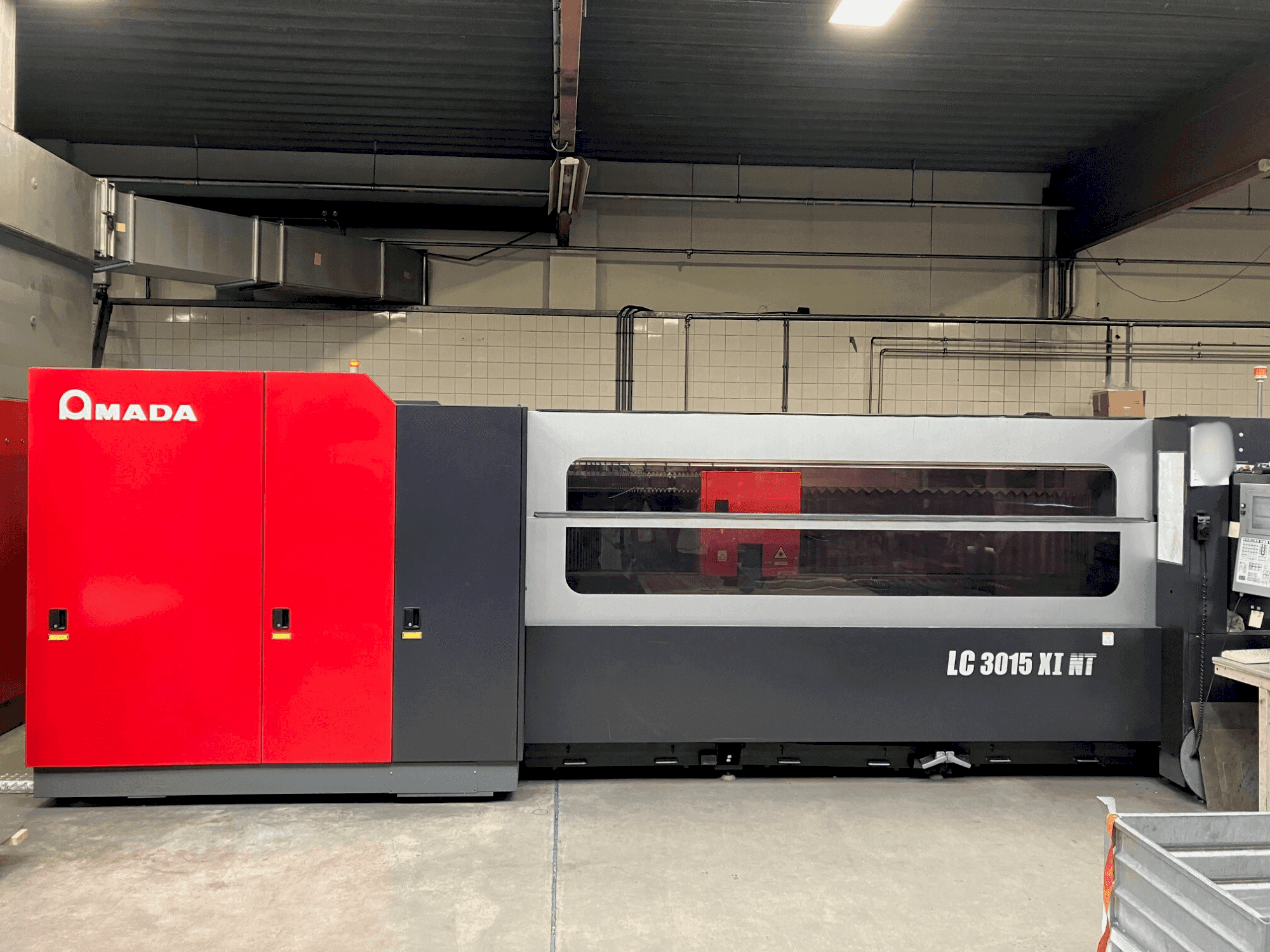 Koneen AMADA LC3015X1NT 4kW Co2 etunäkymä