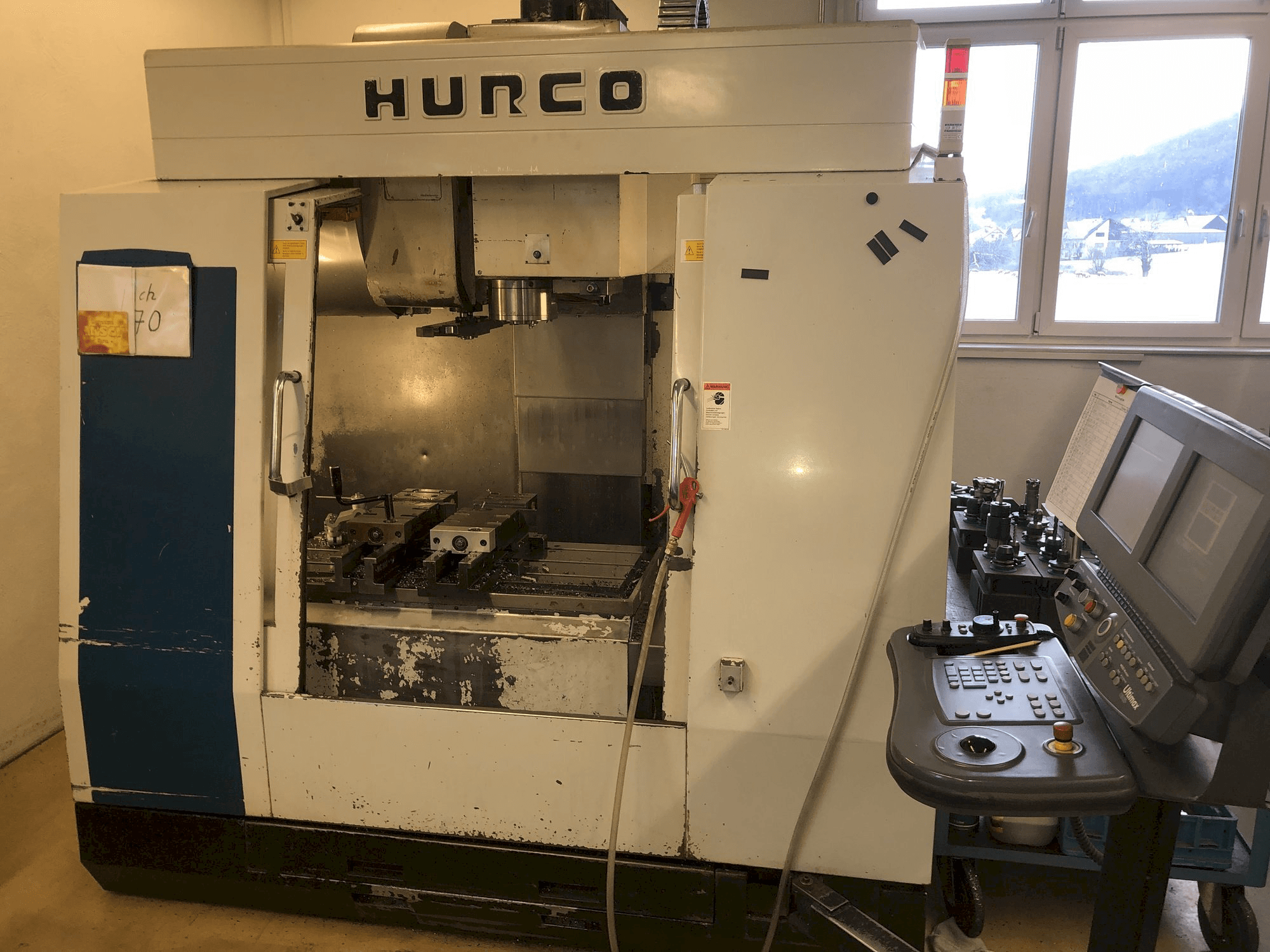 Koneen Hurco BMC 30M etunäkymä