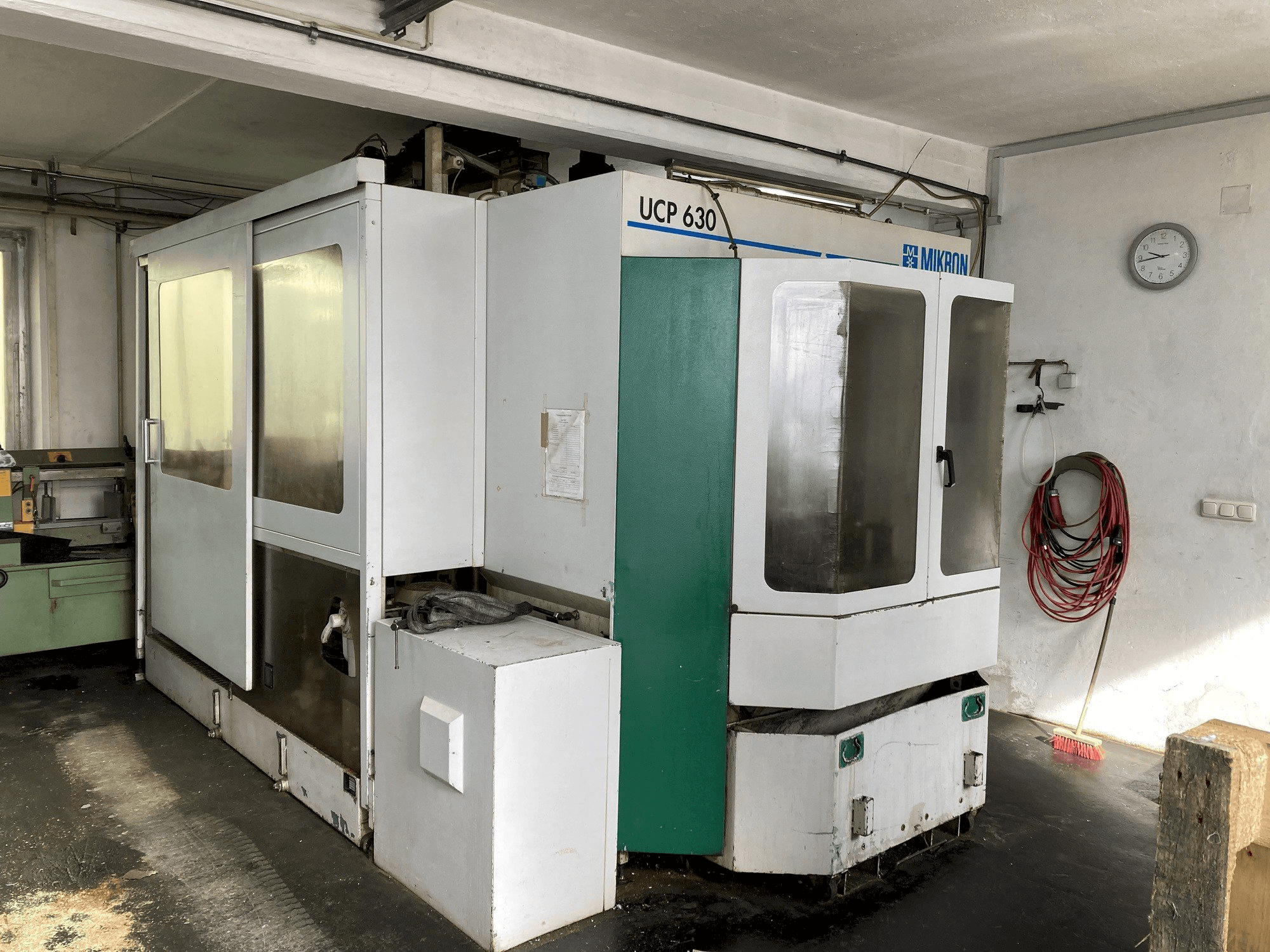 Koneen MIKRON UCP 630 etunäkymä
