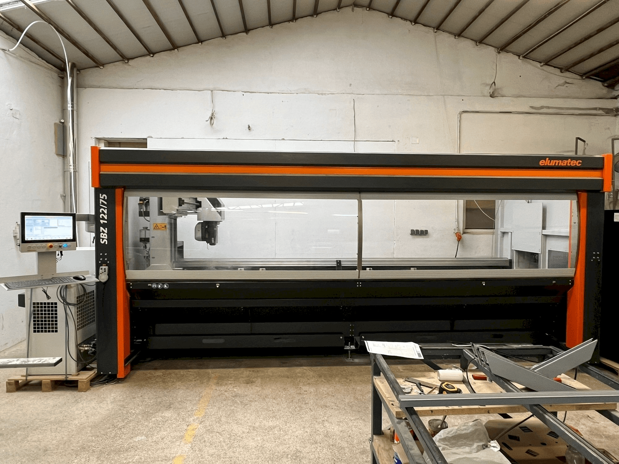 Koneen Elumatec SBZ 122/75 etunäkymä